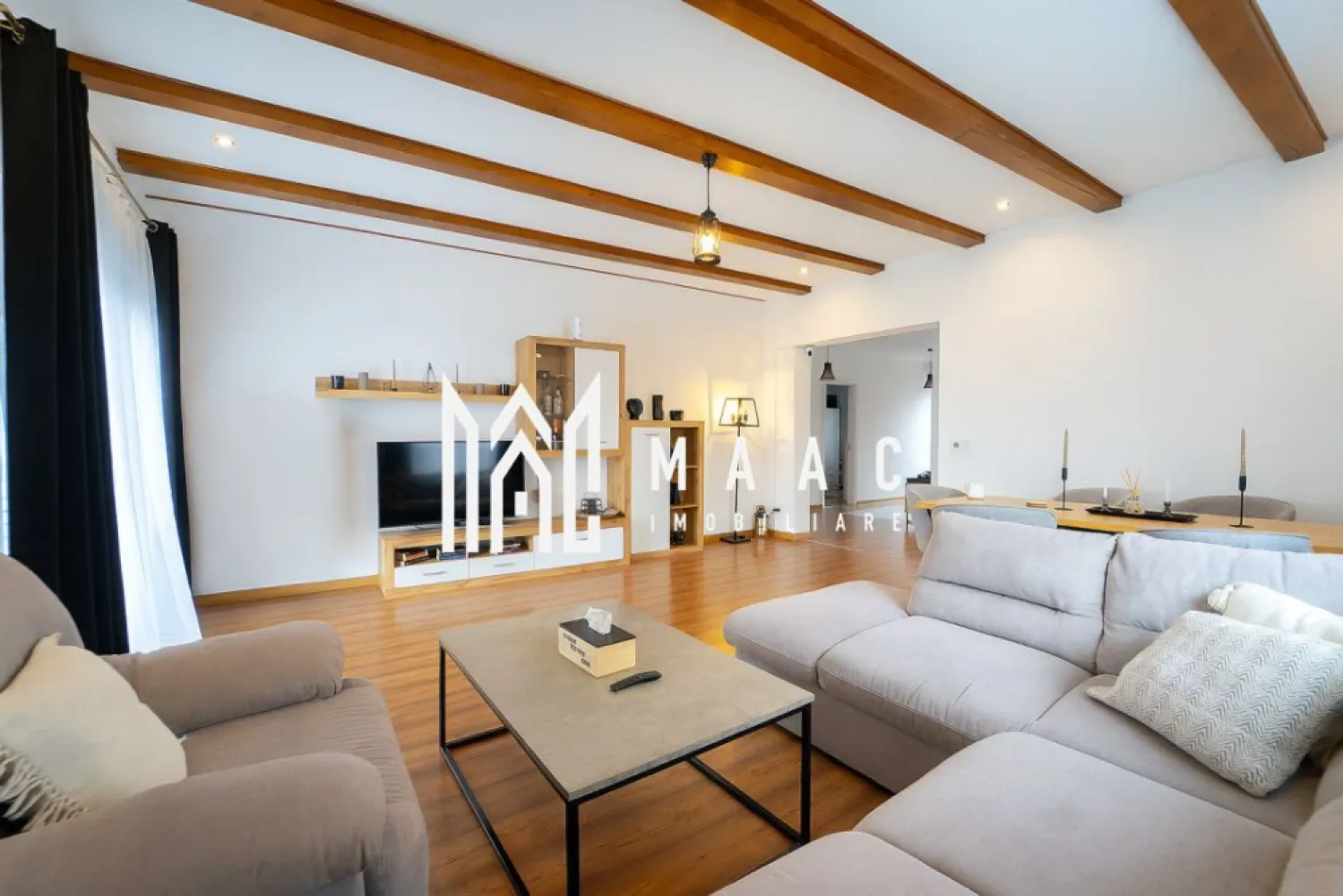 Casa individuala moderna pe un nivel | 645 MP | Cristian - MAAC Imobiliare vă propune spre vânzare o casă individuală, pe un singur nivel, amplasată în localitatea Cristian, într-o zonă liniștită, cu acces rapid către oraș și infrastructură completă (drum asfaltat, utilități integral racordate).

Detalii generale:
Suprafață utilă: 133 mp
Suprafață teren: 645 mp
Teren liber: aproximativ 400 mp
Construcție pe un singur nivel, cu pod mansardabil și pivniță

Compartimentare interioară:
Living de 29 mp, spațios și luminos, cu ferestre ample și ieșire directă pe terasa acoperită
Bucătărie închisă de 12,8 mp, cu lumină naturală din două direcții și acces către balconul deschis de 4,6 mp
Două dormitoare, dintre care unul matrimonial cu baie proprie
A doua baie pe hol, de 6,1 mp
Hol de 15,5 mp, care oferă fluiditate și separare inteligentă a zonelor
Terasă acoperită de 23,2 mp

Spații auxiliare și funcționale:
Pivniță compartimentată în două încăperi, de 22,8 mp și 8,4 mp
Carport acoperit de 41 mp, spațiu de parcare protejat pentru două mașini
Pod mansardabil, oferind posibilitatea de extindere sau depozitare suplimentară

Dotări și finisaje:
Proprietatea se vinde complet mobilată și utilată, cu electrocasnice 
Sistem video de supraveghere
Toate actele și documentația sunt pregătite pentru tranzacție

Pentru mai multe detalii precizati telefonic ca ati vazut anuntul cu ID: CP2781990