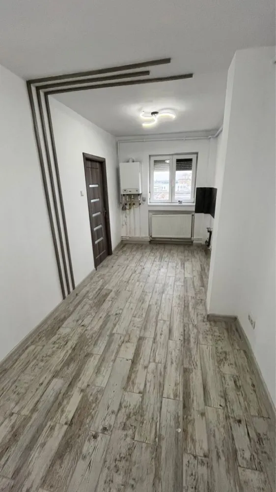 Apartament de vanzare - Agenția Imobiliara BRASADAS vinde apartament cu 3 camere decomandat recent renovat,etaj 4/4 cu acoperiș,înlocuit geamuri termopan , usa de intrare de înaltă siguranță noua, instalatie electrică înlocuită,gresie, faianță totul schimbat nou , beci propriu,mai multe detalii la tel Apartamentul se gaseste in micro 15 aleea oituz , bloc de caramida.
Pentru mai multe oferte accesați www.brasadas.com.