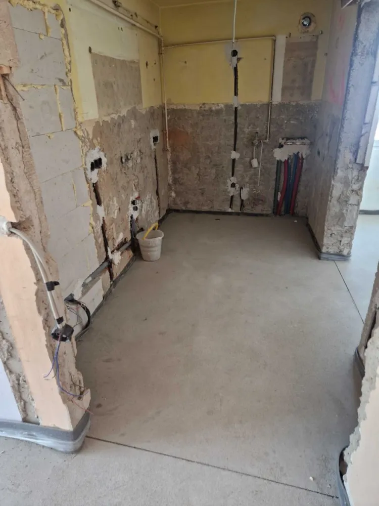 BRASADAS vinde ap 3 cam etaj 4/10 pe Calea Traian. - Agenția imobiliara BRASADAS vinde apartament cu 3 camere pe Calea Traian la etaju 4 din 10.
Incalzire in partosea si instalati noi.
Pentru mai multe oferte accesați www.brasadas.com.