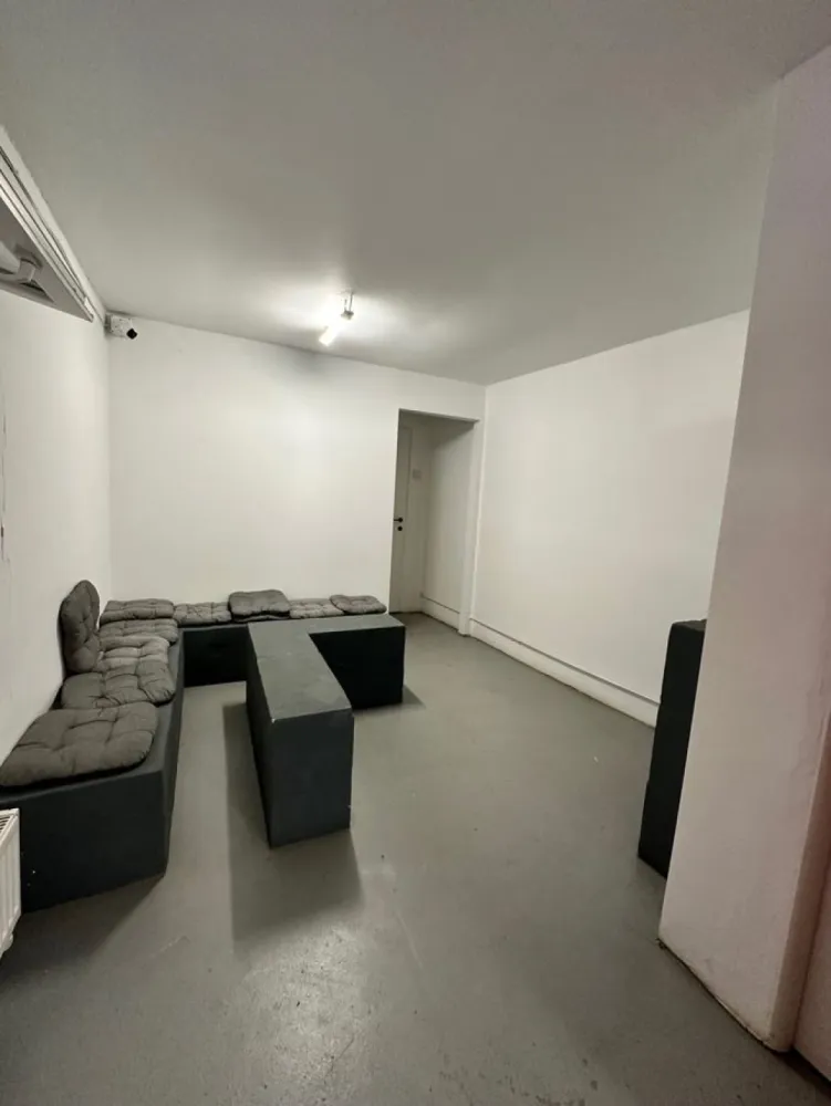 Parcul Carol Bucuresti - Proprietar, inchiriez spatiu comercial cu vitrina si cu intrare direct din strada. 
Suprafata 60mp impartita in 3 camere.
Zona Parcul Carol.
Negociabil.