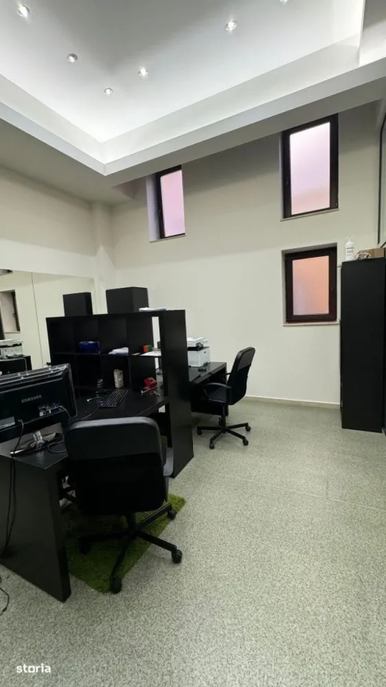 BRASADAS închiriază Birouri PREMIUM Ultracentral PARCARE. - Agenția imobiliara BRASADAS închiriază Spații cu destinația de BIROURI amplasate într-o locație ultracentrală la parterul unei clădiri de birouri cu finisaje premium și propria curte și locuri de parcare.
Total birouri - 180 mp; Spațiile se află in proximitatea Hotel Novotel, la o distanta de 600 m de statia de metrou “Universitate”.  
Spațiile beneficiază de finisaje premium și de locuri de parcare proprii, fiind singura clădire din zonă cu această facilitate.
Facilități clădire :-Sistem control acces pentru curte și poartă-Supraveghere Video-Locuri de ParcareParticularități spațiu:-Grupuri sanitare proprii-Kitchinetă proprie-Sistem incălzire pe gaz (centrală pe clădire)-Sistem răcire electric (Chiller pt clădire)- Pretabil pentru clinica medicala/stomatologica, cladirea avand in prezent specializarea de spatii pentru wellness.Adresa exactă este str. Matei Millo nr 9, sector 1, Bucuresti.
Pentru mai multe oferte accesați www.brasadas.com
