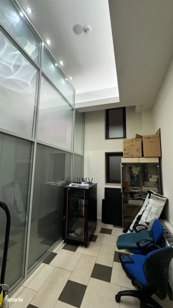 BRASADAS închiriază Birouri PREMIUM Ultracentral PARCARE. - Agenția imobiliara BRASADAS închiriază Spații cu destinația de BIROURI amplasate într-o locație ultracentrală la parterul unei clădiri de birouri cu finisaje premium și propria curte și locuri de parcare.
Total birouri - 180 mp; Spațiile se află in proximitatea Hotel Novotel, la o distanta de 600 m de statia de metrou “Universitate”.  
Spațiile beneficiază de finisaje premium și de locuri de parcare proprii, fiind singura clădire din zonă cu această facilitate.
Facilități clădire :-Sistem control acces pentru curte și poartă-Supraveghere Video-Locuri de ParcareParticularități spațiu:-Grupuri sanitare proprii-Kitchinetă proprie-Sistem incălzire pe gaz (centrală pe clădire)-Sistem răcire electric (Chiller pt clădire)- Pretabil pentru clinica medicala/stomatologica, cladirea avand in prezent specializarea de spatii pentru wellness.Adresa exactă este str. Matei Millo nr 9, sector 1, Bucuresti.
Pentru mai multe oferte accesați www.brasadas.com