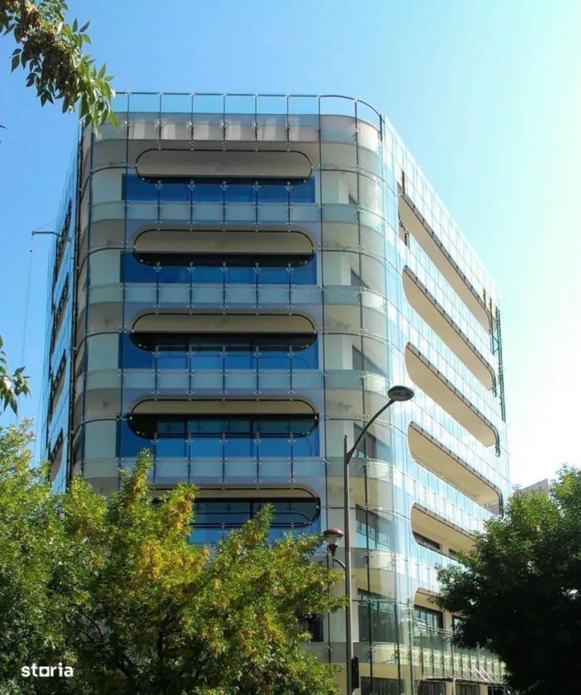 BRASADAS închiriază Office in imobil ultramodern, Unirii - Agenția imobiliara BRASADAS închiriază penthouse pentru office, open space, modern, luminos, in cladire noua, clasa superioara de confort. 
Sistem de ventilatie naturala, independent de restul cladirii. Incalzire in pardoseala. 
Contorizare separata a consumului de energie si apa. Sistem de control acces.
Pretul include mentenanta spatiilor comune. 
Chiriasul va mai achita doar consumul propriu de energie electrica, apa, contorizate individual respectiv, salubritate.
Zona ultracentrala in apropierea celui mai important nod al mijloacelor de transport in comun din Bucuresti (Piata Unirii) si in vecinatatea celor mai importante zone de interes public (Tribunalul Bucuresti, Biblioteca Centrala, centrul comercial Unirea, centrul istoric al Bucurestiului, Palatul Parlamentului).
Structural, spatiul permite compartimentarea si dotarea in functie de activitatea specifica desfasurata.
Structura de rezistenta metalica, cladirea este prevazuta cu doua ascensoare cu o capacitate de 6 persoane fiecare.
Spatiul poate fi preluat mobilat.
Se adauga tva.

Pentru mai multe oferte accesați www.brasadas.com