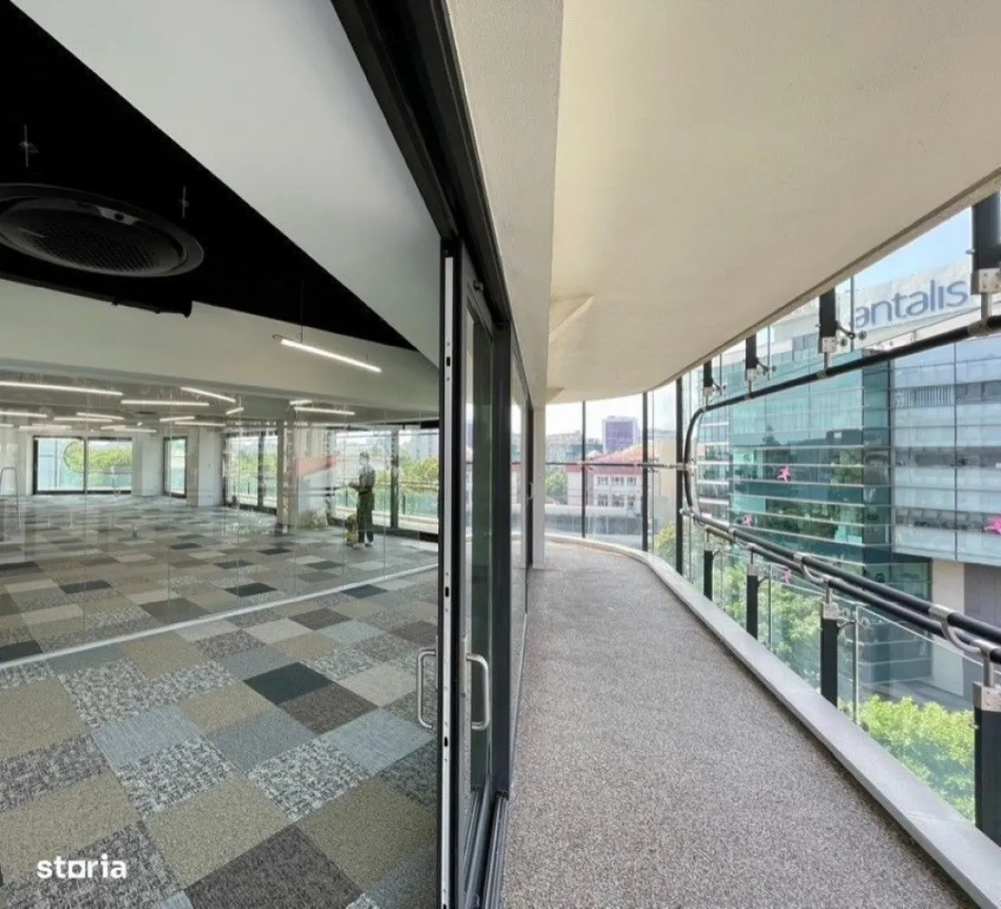 BRASADAS închiriază Office in imobil ultramodern, Unirii - Agenția imobiliara BRASADAS închiriază penthouse pentru office, open space, modern, luminos, in cladire noua, clasa superioara de confort. 
Sistem de ventilatie naturala, independent de restul cladirii. Incalzire in pardoseala. 
Contorizare separata a consumului de energie si apa. Sistem de control acces.
Pretul include mentenanta spatiilor comune. 
Chiriasul va mai achita doar consumul propriu de energie electrica, apa, contorizate individual respectiv, salubritate.
Zona ultracentrala in apropierea celui mai important nod al mijloacelor de transport in comun din Bucuresti (Piata Unirii) si in vecinatatea celor mai importante zone de interes public (Tribunalul Bucuresti, Biblioteca Centrala, centrul comercial Unirea, centrul istoric al Bucurestiului, Palatul Parlamentului).
Structural, spatiul permite compartimentarea si dotarea in functie de activitatea specifica desfasurata.
Structura de rezistenta metalica, cladirea este prevazuta cu doua ascensoare cu o capacitate de 6 persoane fiecare.
Spatiul poate fi preluat mobilat.
Se adauga tva.

Pentru mai multe oferte accesați www.brasadas.com