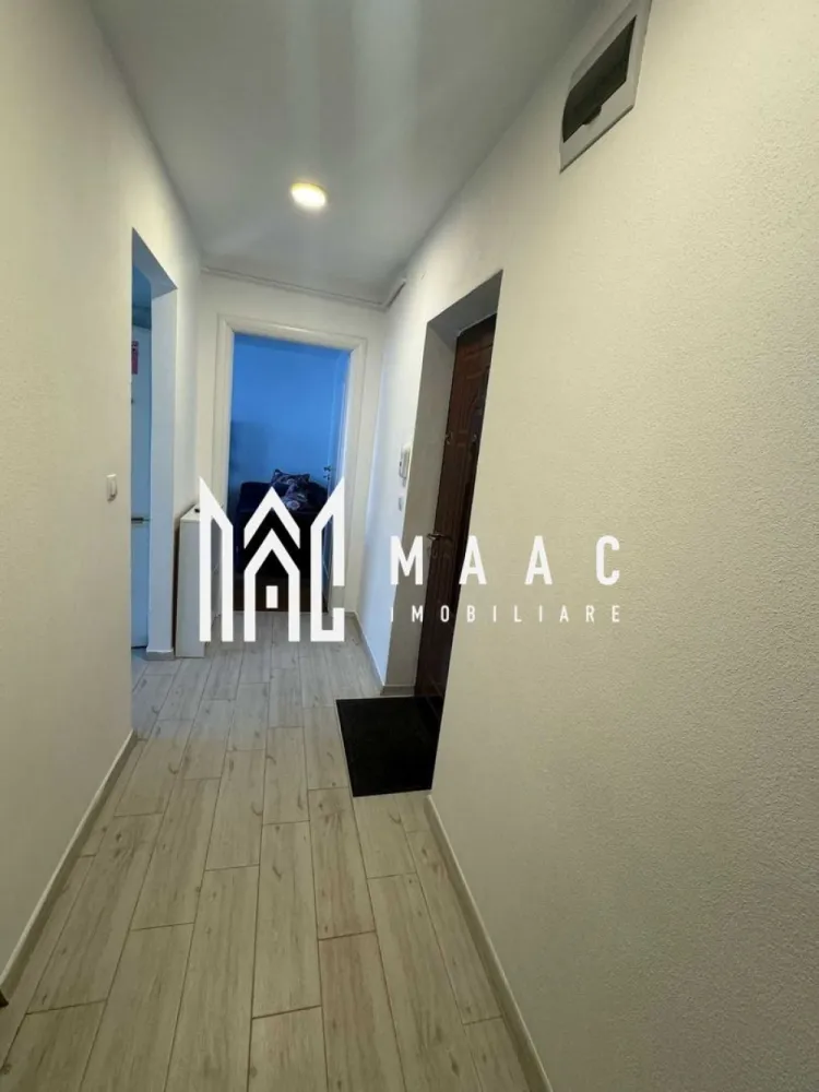 Apartament 2 camere | Etaj 2 | 54 MPU | Terezian - MAAC Imobiliare va prezinta un apartament cu 2 camere, decomandat situat in Terezian la etajul 2 complet renovat.

Caracteristici: 
Etaj: 2 din 4
Tip bloc: izolat termic – oferă eficiență energetică și taxe reduse pe timp de iarnă
Acoperiș: realizat din țiglă, recent verificat
Spațiu comun: uscătorie curată și bine întreținută, ideală pentru depozitare suplimentară

Compartimentare:
2 camere luminoase
Bucătărie 
Hol de acces 
Baie cu geam de aerisire naturală
Cămară pentru depozitare
Spațiu de depozitare comun (uscătorie)

Stare și finisaje:
Apartamentul a fost renovat recent în totalitate, inclusiv instalațiile electrice și sanitare.
Ușile și ferestrele sunt în stare buna.
Apartamentul este pregătit pentru mutare imediată, fără investiții suplimentare.

Utilități și dotări:
Centrală termică proprie cu calorifere în toate camerele
Frigider, mașină de spălat, plită pe gaz și cuptor electric – toate incluse în preț

Beneficii suplimentare
Zonă verde și liniștită
Locuri de parcare disponibile în fața blocului
Bloc curat, administrat corespunzător

Pentru mai multe detalii precizati telefonic ca ati vazut anuntul cu ID: CP2781213