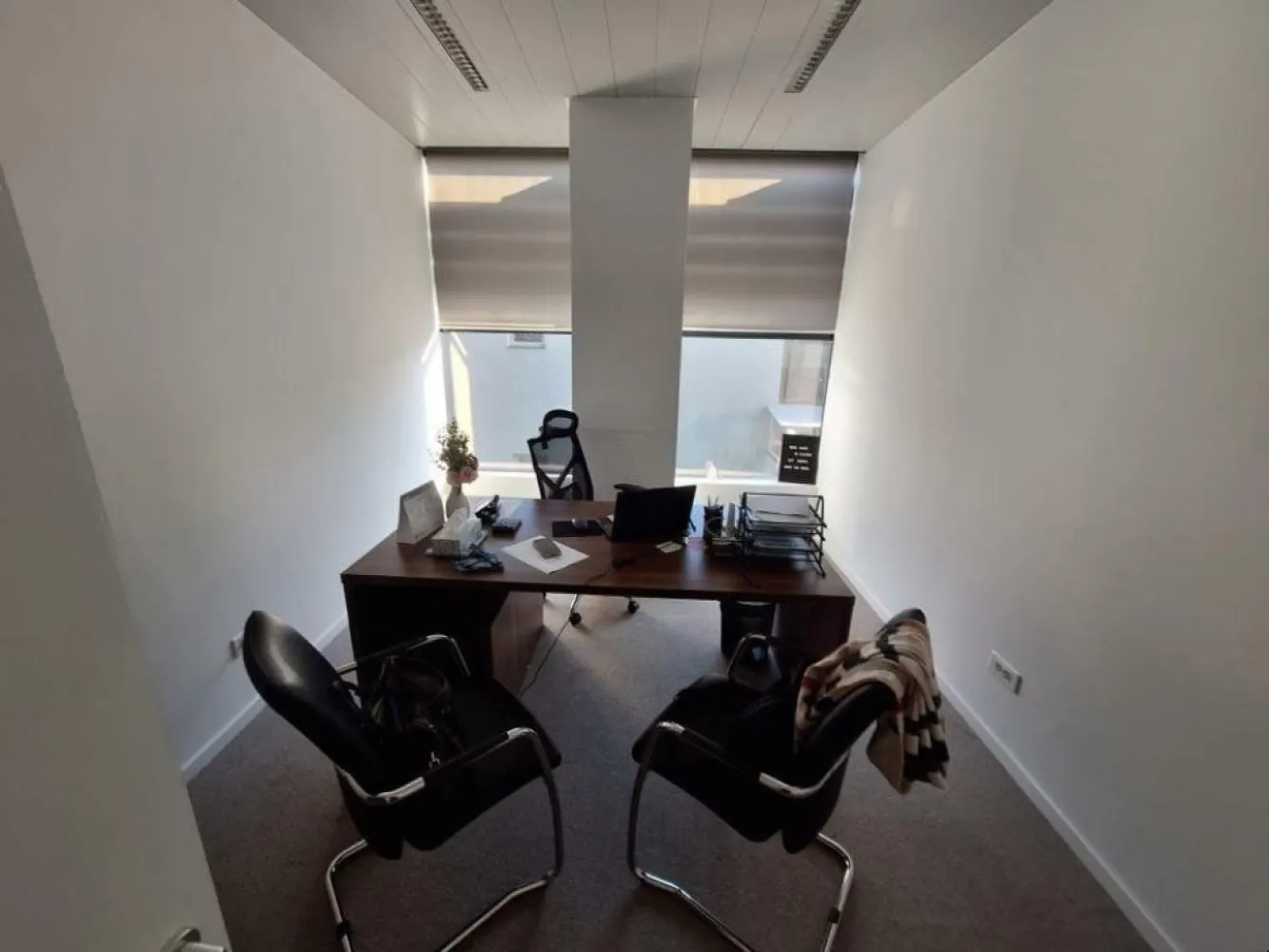 Inchiriere spatiu birouri One Herastrau Office - Ofer spre inchiriere spatiu pentru birouri in cladirea One Herastrau Office cu urmatoarele specificatii:
Suprafata birou: 246.53 mp;
Suprafata terasa: 8.28 mp;
Chirie birouri: 14.2 eur + TVA;
Chirie terasa: 7.44 eur.

Service charge-ul este de 3.88 EUR + TVA/mp.