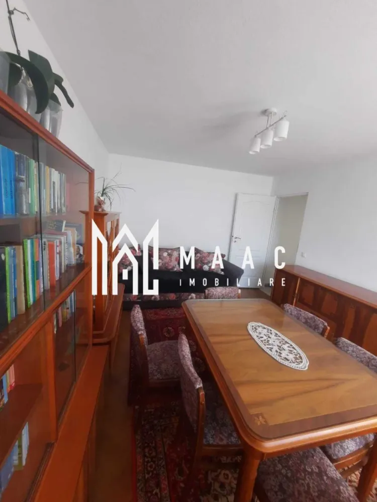 Apartament 2 camere | Etaj 2 | 54 MPU | Terezian - MAAC Imobiliare va prezinta un apartament cu 2 camere, decomandat situat in Terezian la etajul 2 complet renovat.

Caracteristici: 
Etaj: 2 din 4
Tip bloc: izolat termic – oferă eficiență energetică și taxe reduse pe timp de iarnă
Acoperiș: realizat din țiglă, recent verificat
Spațiu comun: uscătorie curată și bine întreținută, ideală pentru depozitare suplimentară

Compartimentare:
2 camere luminoase
Bucătărie 
Hol de acces 
Baie cu geam de aerisire naturală
Cămară pentru depozitare
Spațiu de depozitare comun (uscătorie)

Stare și finisaje:
Apartamentul a fost renovat recent în totalitate, inclusiv instalațiile electrice și sanitare.
Ușile și ferestrele sunt în stare buna.
Apartamentul este pregătit pentru mutare imediată, fără investiții suplimentare.

Utilități și dotări:
Centrală termică proprie cu calorifere în toate camerele
Frigider, mașină de spălat, plită pe gaz și cuptor electric – toate incluse în preț

Beneficii suplimentare
Zonă verde și liniștită
Locuri de parcare disponibile în fața blocului
Bloc curat, administrat corespunzător

Pentru mai multe detalii precizati telefonic ca ati vazut anuntul cu ID: CP2781213