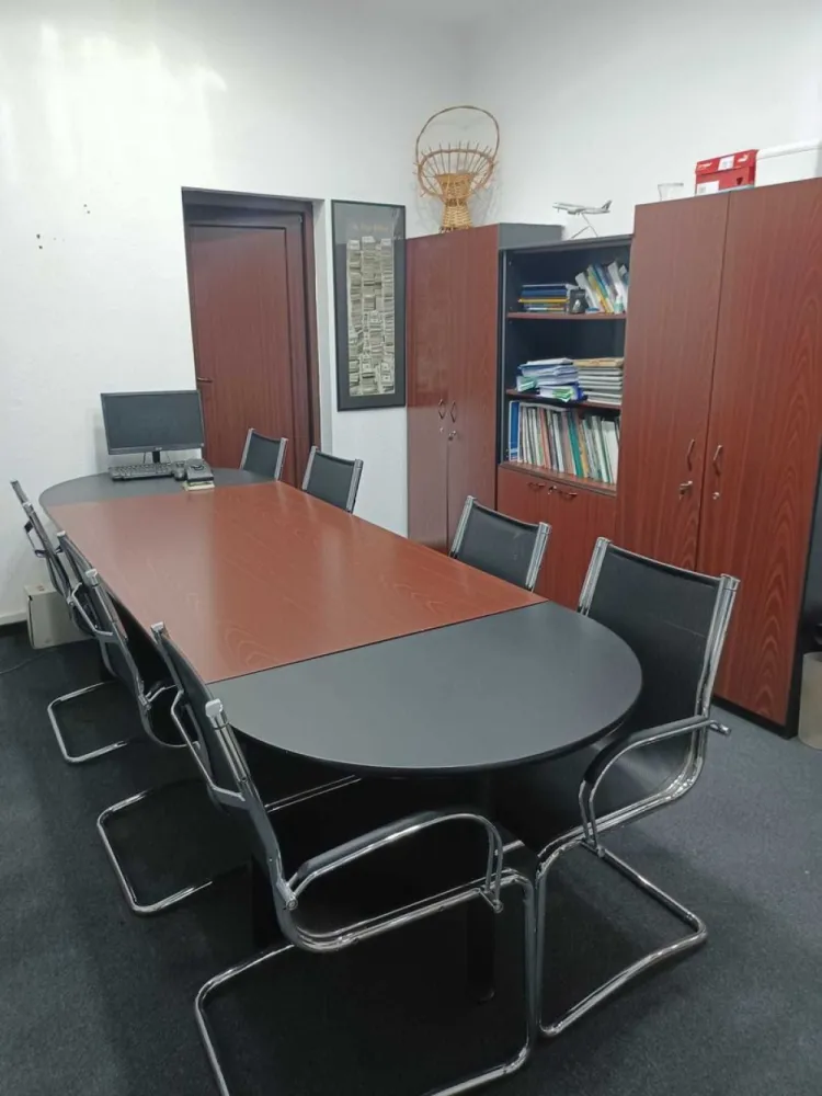 Vila eleganta, pentru birou, intre Piata Muncii si Vatra Luminoasa - Vilă elegantă lângă Piața Muncii, pe strada Ing. Slaniceanu, foarte aproape de spitalul de copii Victor Gomoiu și Registrul Comerțului.
Se inchiriază semi mobilată / nemobilată și poate fi utilată cu calculatoare, multifunctionale, etc. fără costuri suplimentare.
Sprafața închiriată este de 240mp utili.
Dispune și de o sală mare care poate fi folosită ca open space sau sală de de training care poate fi dotată cu proiector. In plus fata de spatiul util pentru birou are subsol de 31 mp pentru arhivă și o terasă generoasă de 70 mp.
Pret 2500 Euro / luna + taxe persoana fizica

Utilitatile, firma de paza, etc. se platesc separat in functie de consum.