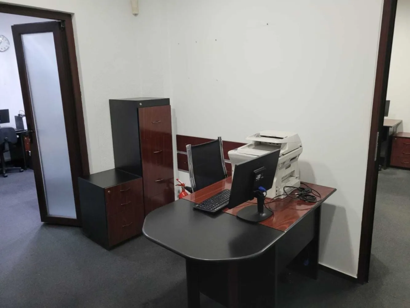 Vila eleganta, pentru birou, intre Piata Muncii si Vatra Luminoasa - Vilă elegantă lângă Piața Muncii, pe strada Ing. Slaniceanu, foarte aproape de spitalul de copii Victor Gomoiu și Registrul Comerțului.
Se inchiriază semi mobilată / nemobilată și poate fi utilată cu calculatoare, multifunctionale, etc. fără costuri suplimentare.
Sprafața închiriată este de 240mp utili.
Dispune și de o sală mare care poate fi folosită ca open space sau sală de de training care poate fi dotată cu proiector. In plus fata de spatiul util pentru birou are subsol de 31 mp pentru arhivă și o terasă generoasă de 70 mp.
Pret 2500 Euro / luna + taxe persoana fizica

Utilitatile, firma de paza, etc. se platesc separat in functie de consum.