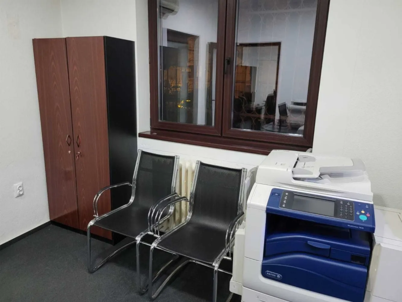 Vila eleganta, pentru birou, intre Piata Muncii si Vatra Luminoasa - Vilă elegantă lângă Piața Muncii, pe strada Ing. Slaniceanu, foarte aproape de spitalul de copii Victor Gomoiu și Registrul Comerțului.
Se inchiriază semi mobilată / nemobilată și poate fi utilată cu calculatoare, multifunctionale, etc. fără costuri suplimentare.
Sprafața închiriată este de 240mp utili.
Dispune și de o sală mare care poate fi folosită ca open space sau sală de de training care poate fi dotată cu proiector. In plus fata de spatiul util pentru birou are subsol de 31 mp pentru arhivă și o terasă generoasă de 70 mp.
Pret 2500 Euro / luna + taxe persoana fizica

Utilitatile, firma de paza, etc. se platesc separat in functie de consum.