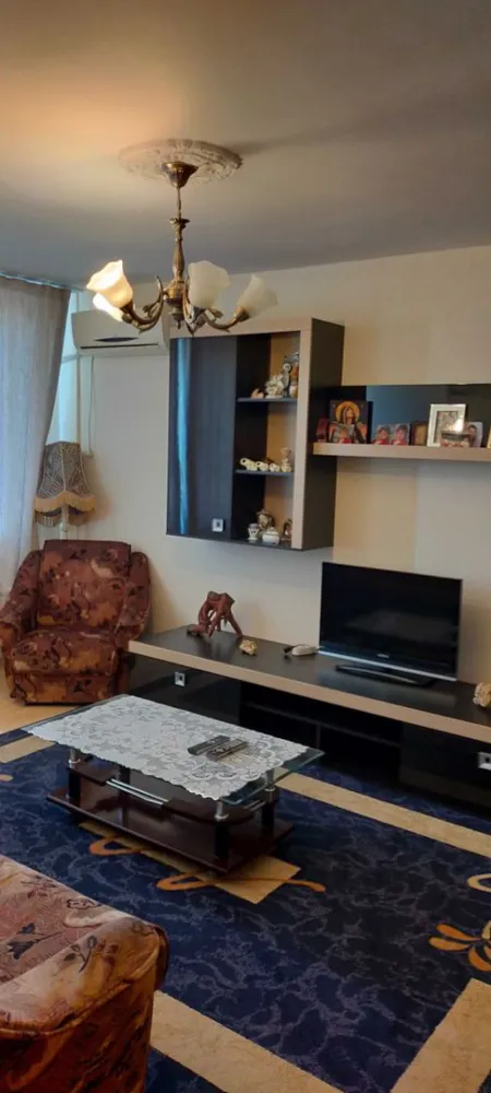 Ag BRASADAS vinde apt 4 cam etaj 4/4 Berceni Sect 4. - Agenția BRASADAS vinde apartament cu 4 camere, etaj 4/4, fără probleme la terasă, complet decomandat, 2 băi, balcon tip logie, mobilat, utilat, vedere mixtă (față-spate),situat in zona Berceni, 
Pentru mai multe oferte accesați www.brasadas.com.