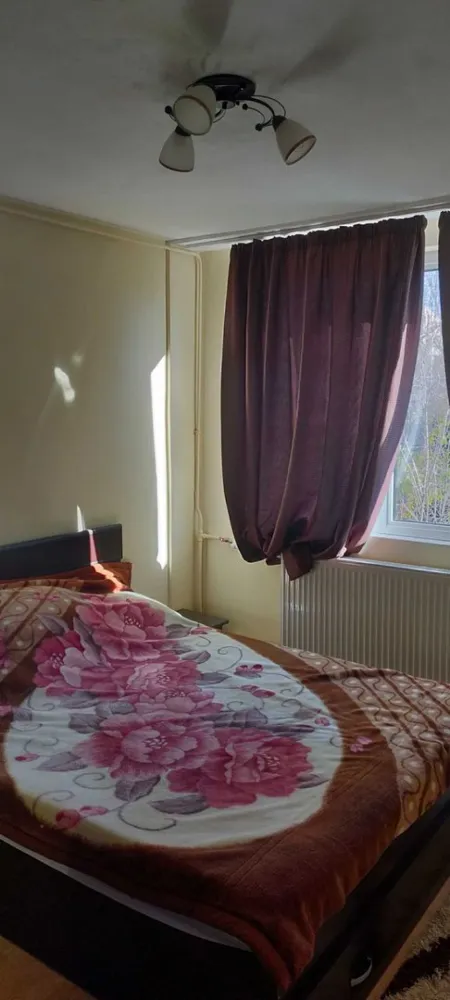 Ag BRASADAS vinde apt 4 cam etaj 4/4 Berceni Sect 4. - Agenția BRASADAS vinde apartament cu 4 camere, etaj 4/4, fără probleme la terasă, complet decomandat, 2 băi, balcon tip logie, mobilat, utilat, vedere mixtă (față-spate),situat in zona Berceni, 
Pentru mai multe oferte accesați www.brasadas.com.