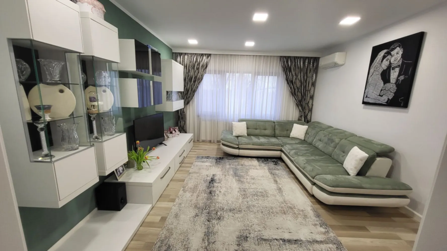 Ag BRASADAS vinde ap 4 cam 105mp et 2/3 TITULESCU. - Agenția BRASADAS vinde apartament cu patru camere 105mp la etajul 2/3 în zona TITULESCU..