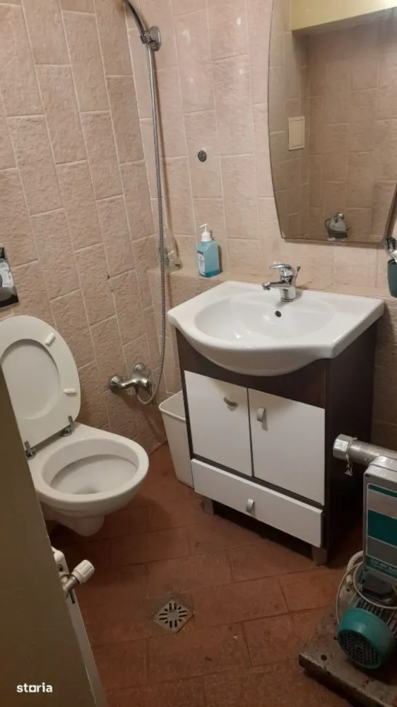 De inchiriat spatiu comercial pretabil pentru imagistica dentara - De inchiriat spatiu comercial pretabil pentru imagistica dentara / servicii medicale
Va oferim spre inchiriere un spatiu comercial situat la subsol, ideal pentru deschiderea unui punct de imagistica dentara. In cladire functioneaza deja doua cabinete stomatologice, ceea ce il face o alegere excelenta pentru un centru de radiologie dentara. De asemenea, spatiul este potrivit si pentru alte activitati medicale conexe, precum: laborator de analize, cabinet de ortodontie, centru de fizioterapie sau dermatologie estetica.
Detalii locatie: