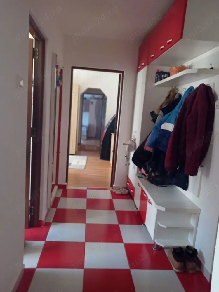 Ag BRASADAS vinde apt. 3 cam etaj 2 Neajlov. - Agenția BRASADAS vinde apartament cu 3 camere din caramida semidecomandat.
apartamentul este situat pe strada neajlov etaj 2,scara inchisa cu interfon si curata
Suprafata apartamentului 92mp:3camere,bucatarie mare,2l
holuri,1baie,1balcon mare cu şpaiț.
Apartamentul a fost renovat in totalitate in anul 2020 inclusiv instalatie de curent,apa,gaz,centrala noua,geamuri termopane,usa de siguranta.
Apartamentul se vinde semi mobilat hol,bucatarie:cuptor,plita,microunde incorporata.
Apartamentul se afla in apropiere de piata,scoala gradinita,nepi mall,parcare rezercata.
www.brasadas.com.