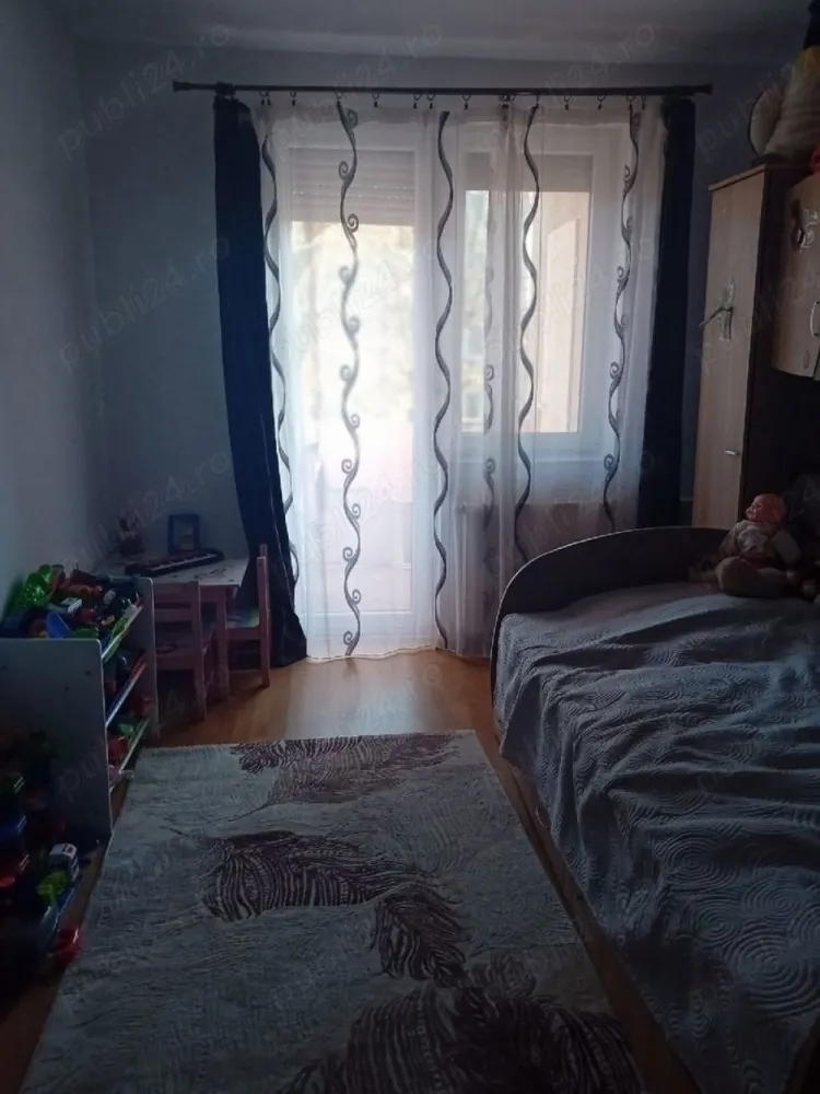Ag BRASADAS vinde apt. 3 cam etaj 2 Neajlov. - Agenția BRASADAS vinde apartament cu 3 camere din caramida semidecomandat.
apartamentul este situat pe strada neajlov etaj 2,scara inchisa cu interfon si curata
Suprafata apartamentului 92mp:3camere,bucatarie mare,2l
holuri,1baie,1balcon mare cu şpaiț.
Apartamentul a fost renovat in totalitate in anul 2020 inclusiv instalatie de curent,apa,gaz,centrala noua,geamuri termopane,usa de siguranta.
Apartamentul se vinde semi mobilat hol,bucatarie:cuptor,plita,microunde incorporata.
Apartamentul se afla in apropiere de piata,scoala gradinita,nepi mall,parcare rezercata.
www.brasadas.com.