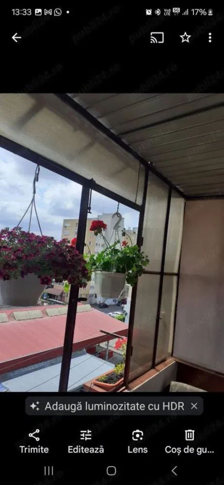 Vînd Apartament 2 cam. - Vînd Apartament 2camere decomandat din cărămidă în Micro 17 lingă Piață pe Jocului U J 8 etj 4 ,Apartamentul este pe mijloc.Are Acoperiș ,Beci întreținut cu rafturi, uscat , cu ușă din metal ,Apartamentul este pus la punct ,începând de la 
Instalație electrică până la pereți refăcuți din nou, adică bătut toată tencuiala până la cărămidă. Gresiat faianțat .Microcentrala, balcoane la bucătărie, care este închis, iar la camera mare doar acoperit. Geamuri Termopan, la balcoane cu sticlă până jos .