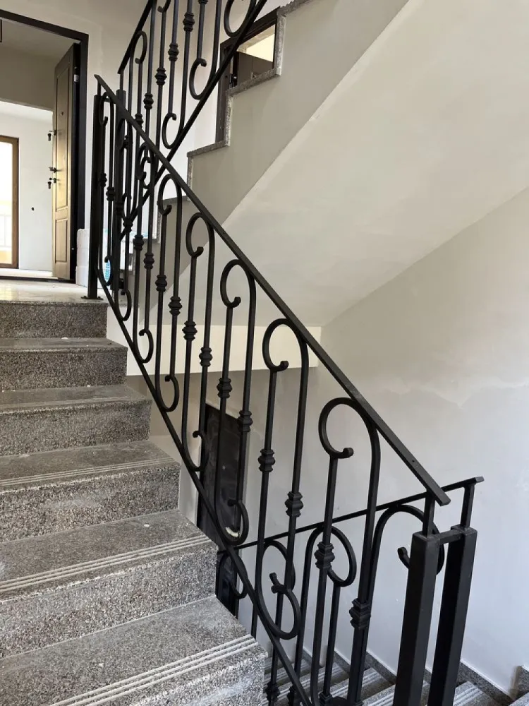 BRASADAS vinde ap 2 cam Odobescu - Agentia Imobiliara BRASADAS vinde apartament cu 2 si 3 camere in zona Pta.de vechituri, str. Al. Odobescu,

bloc nou, et.1-2-3-mansarda, bloc de caramida, 

izolat exterior cu polistiren de 15 cm, geamuri termopane 7 camere, si 3 sticle, usa de siguranta, semifinisate, living+bucatarie, unu sau doua dormitoare, o baie sau doua Per apartament, balcone.

Suprafete incepand de la 57 mp.

Preturi incepand de la 62.000

Avem un bloc nou cu extrase de carte funciară individuale, cu 12 apartamente disponibile, cu prețuri de la 67.000 euro față TVA, suprafețe între 60 si 75 mp.

Ultimele apartamente disponibile în această zonă liniștită!!!

Apartamentele sunt cu extrase CF individuale, posibilitate de achiziționare prin credit bancar! 

Www.brasadas.com.