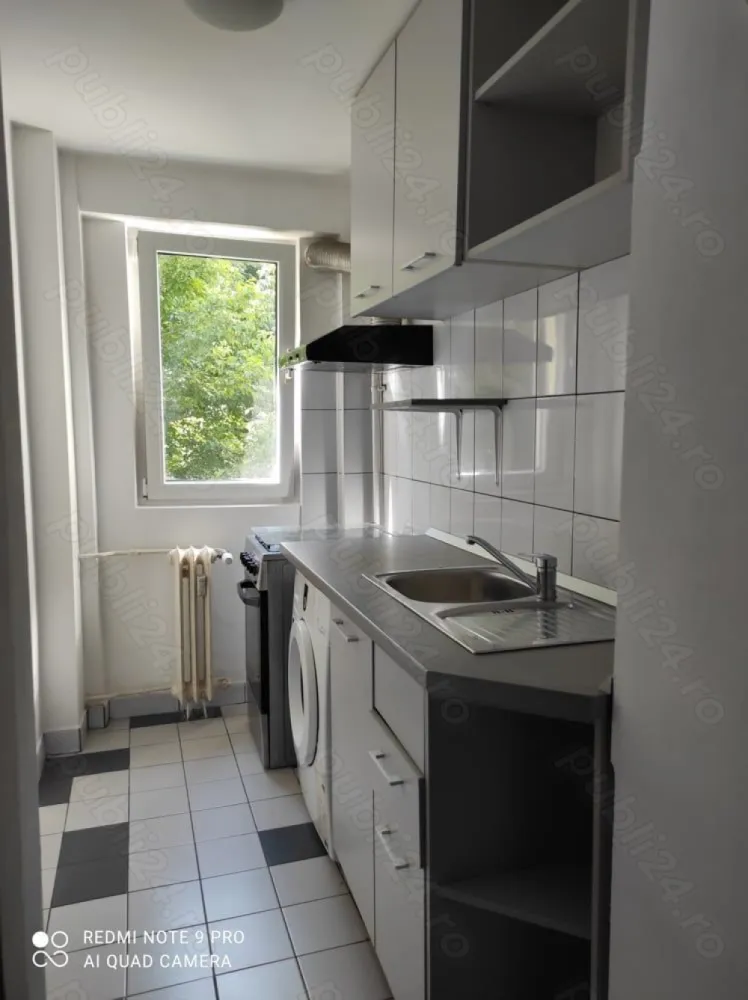 Inchiriere apartament 2 camere Teiul Doamnei - Particular, ofer spre inchiriere apartament 2 camere, decomandat, etaj 2 10, 42mp., foarte aproape de Facultatea de Constructii, 3 min de statia de autobuz 182.
Apartamentul este full mobilat si utilat (masina spalat, frigider, aragaz, aer conditionat).
Blocul este reabilitat, are repartitoare.
Disponibil imediat.
Tel: