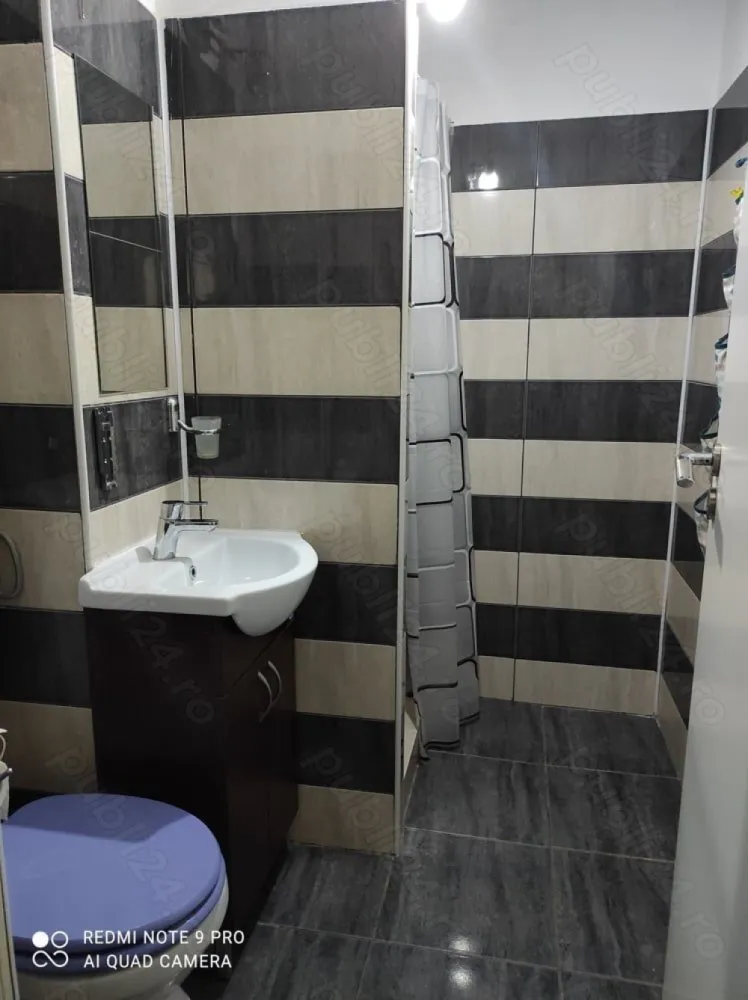 Inchiriere apartament 2 camere Teiul Doamnei - Particular, ofer spre inchiriere apartament 2 camere, decomandat, etaj 2 10, 42mp., foarte aproape de Facultatea de Constructii, 3 min de statia de autobuz 182.
Apartamentul este full mobilat si utilat (masina spalat, frigider, aragaz, aer conditionat).
Blocul este reabilitat, are repartitoare.
Disponibil imediat.
Tel: