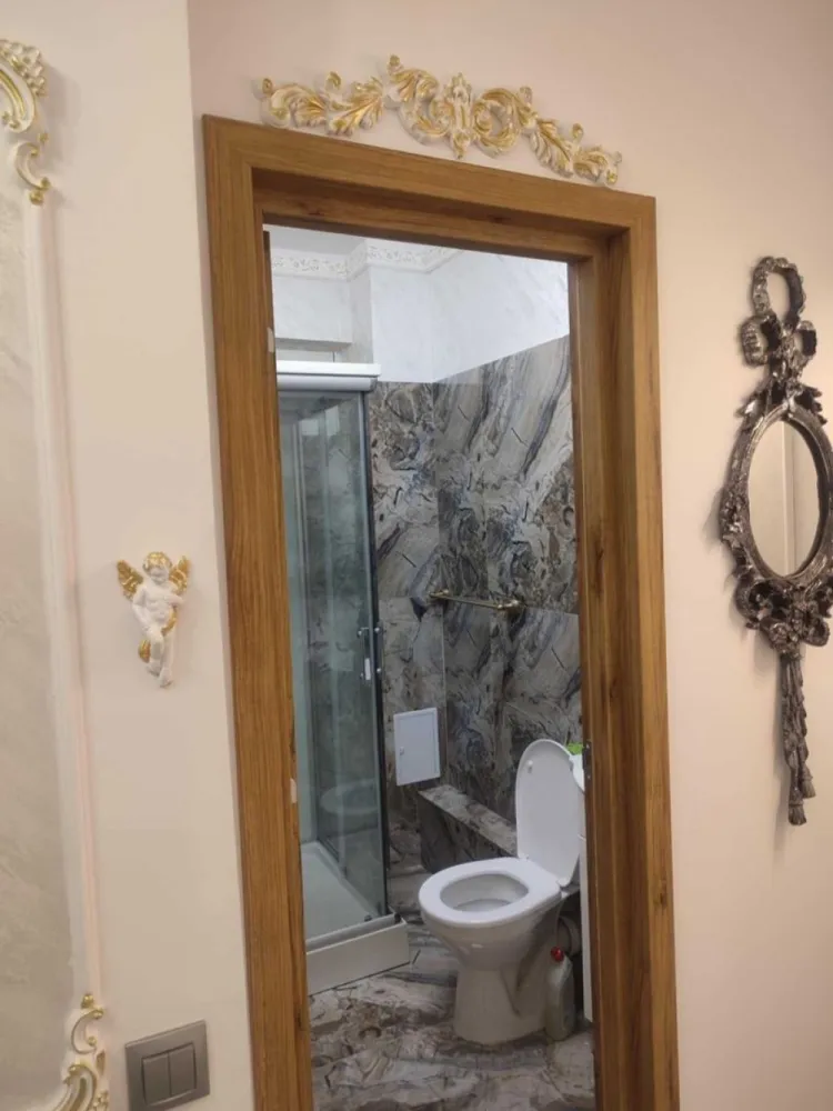Garsoniera vând sau schimb cu spatiu comercial sau variante - Vând garsonieră sau schimb cu spatiu comercial tel sau WhatsApp 07******69 aștept variante adresa imobilul este șoseaua salaji 296