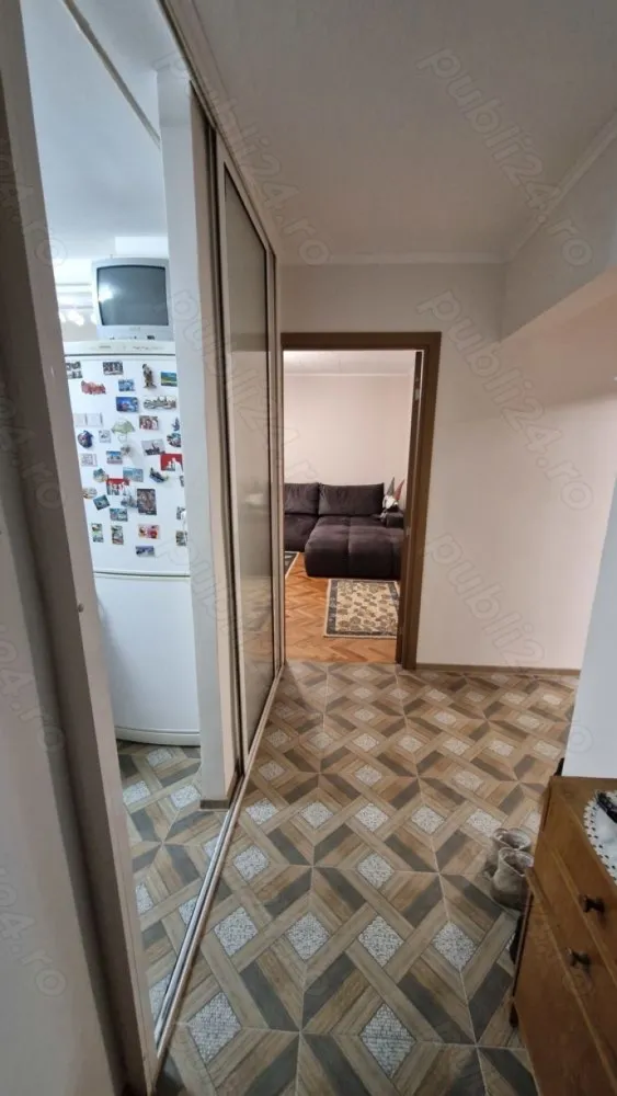 Vând apartament - Vând apartament cu 3 camere (decomandat) suprafața 95mp în cartierul Micro 16, etajul 4, cu acoperiş, 2 balcoane închise, 2 baie, bucătărie. Instalația electrică schimbată, aer conditionat, centrală pe gaz, geamuri termopane şi loc de parcare rezervat. Apartamentul se află pe Strada Crizantemei vizavi cu Liceul George Emil Palade.
Prețul este de 80.000 euro
Contact