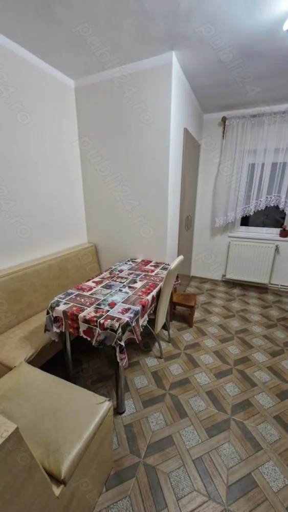 Vând apartament - Vând apartament cu 3 camere (decomandat) suprafața 95mp în cartierul Micro 16, etajul 4, cu acoperiş, 2 balcoane închise, 2 baie, bucătărie. Instalația electrică schimbată, aer conditionat, centrală pe gaz, geamuri termopane şi loc de parcare rezervat. Apartamentul se află pe Strada Crizantemei vizavi cu Liceul George Emil Palade.
Prețul este de 80.000 euro
Contact