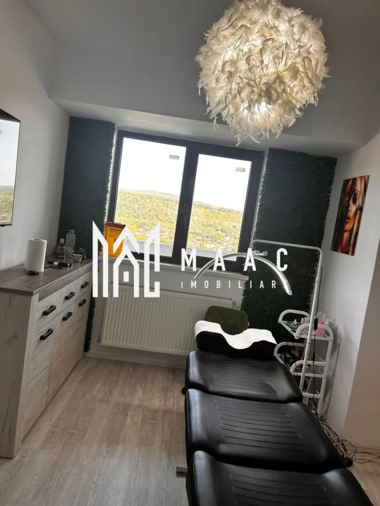 Apartament 4 Camere I Terasă 10.5 mp I Bloc nou I Ramnicu Valcea - Apartament 4 camere în bloc nou – spațiu generos și vedere deosebită în Râmnicu Vâlcea MAAC Imobiliare vă propune spre vânzare un apartament cu adevărat special, situat într-un bloc nou, la etajul 14 din 15, perfect pentru cei care caută confort, lumină naturală și priveliști impresionante. Ce îți oferă acest apartament? 66 mp utili, cu un concept inteligent: living și bucătărie open space de 30 mp, ideal pentru momente relaxante sau întâlniri cu cei dragi. 3 dormitoare spațioase (13, 12 și 7 mp), potrivite pentru odihnă și intimitate. Baie modernă Terasă de 10,5 mp, unde te poți bucura de aer curat și panorame superbe asupra orașului și râului Olt. Apartamentul este renovat, cu bucătărie delimitată și dotat cu aer condiționat pentru un plus de confort. De ce să alegi această proprietate? Bloc construit în 2015, cu spații comune moderne și bine întreținute. Două lifturi rapide pentru acces facil, chiar și în orele aglomerate. Locație excelentă, aproape de magazine, școli și mijloace de transport, cu acces rapid în toate zonele orașului. Aceasta este șansa ta să locuiești într-un apartament modern, într-o zonă dinamică, cu toate facilitățile la îndemână. Pentru detalii suplimentare, consultanță sau programarea unei vizionări, va rugăm să ne contactati specificand ID: CP2779924.