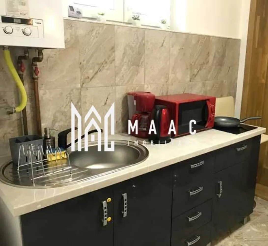 Apartament 4 Camere | 80 Mp | Parcul Sub Arini - MAAC Imobiliare vă propune spre închiriere un apartament modern, generos ca suprafață și excelent compartimentat, conceput pentru un nivel ridicat de confort și intimitate.

Cu o suprafață utilă de 80 mp, apartamentul este situat la etajul 1 al unui imobil bine întreținut și se remarcă printr-o compartimentare practică și funcțională.

Caracteristici ale proprietății:
3 dormitoare spațioase, fiecare beneficiind de baie proprie, oferind un grad ridicat de intimitate;
bucătărie cu living open-space, ideală pentru activitățile zilnice și momentele de relaxare;
un dormitor cu terasă, iar un al doilea dormitor cu balcon, elemente ce aduc lumină naturală și un plus de confort;
spații bine proporționate, cu un design modern și finisaje atent alese.

Apartamentul este amplasat într-o zonă liniștită, cu vecinătate selectă, fiind ideal pentru o familie sau pentru persoane care își doresc un spațiu elegant, funcțional și bine organizat.

Condiții de închiriere:
se percepe garanție în cuantumul unei luni de chirie;
disponibilitate: imediată.

Pentru informații suplimentare sau pentru a programa o vizionare privată, vă rugăm să contactați echipa MAAC Imobiliare, menționând ID: CP2779828