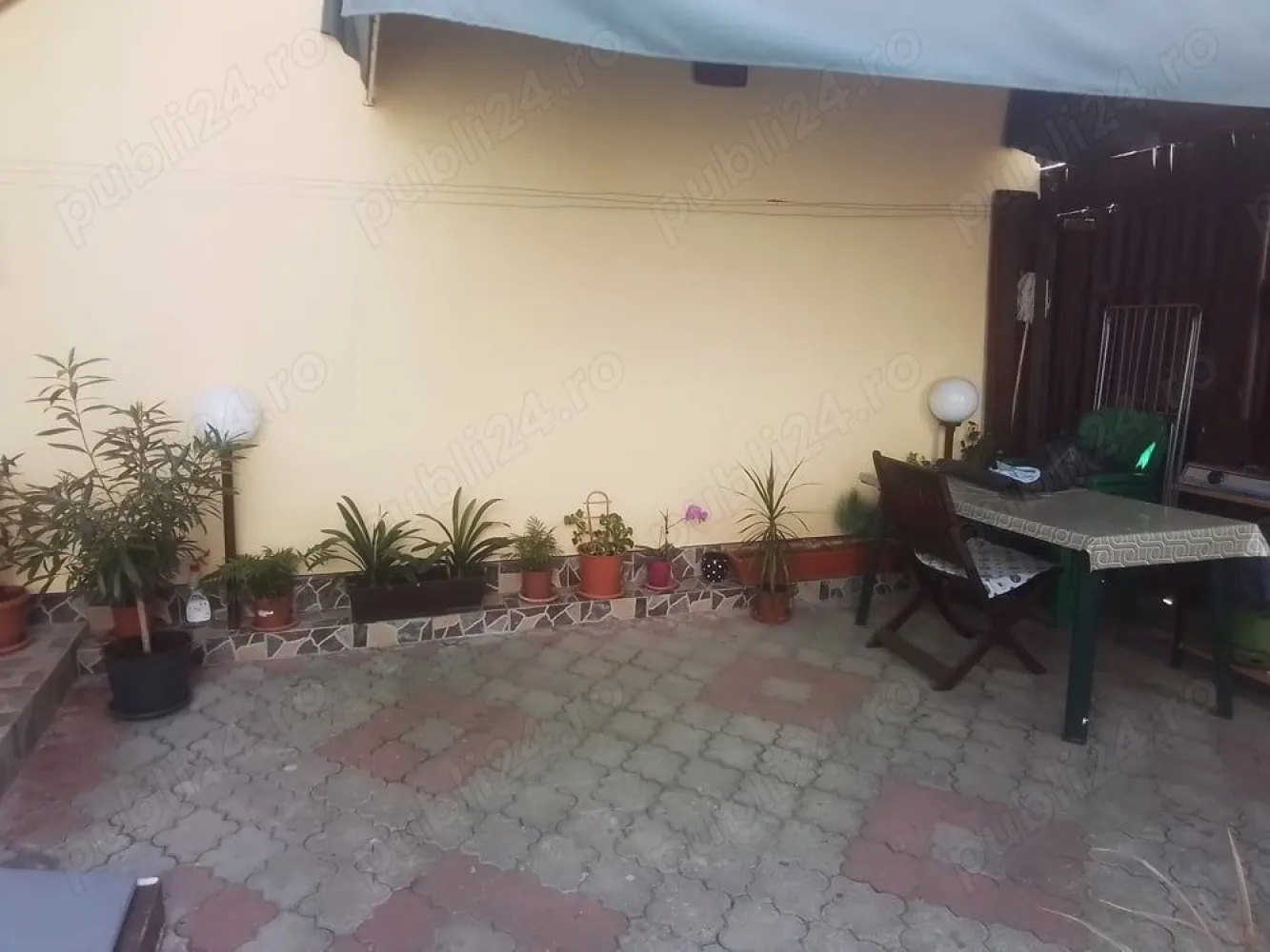 vânzări imobiliare casa - Proprietar vând parter de vila în curte comună zona Piața Alba Iulia Uniri adiacent vila are p+1suprafata de 90mp utila +cota aferenta teren sub casa pivniță + curte .toate documentele necesare și fără datorii la zi imobilul este în strada Popa nan colaborez și cu agenții imobiliare doresc seriozitate maxima.