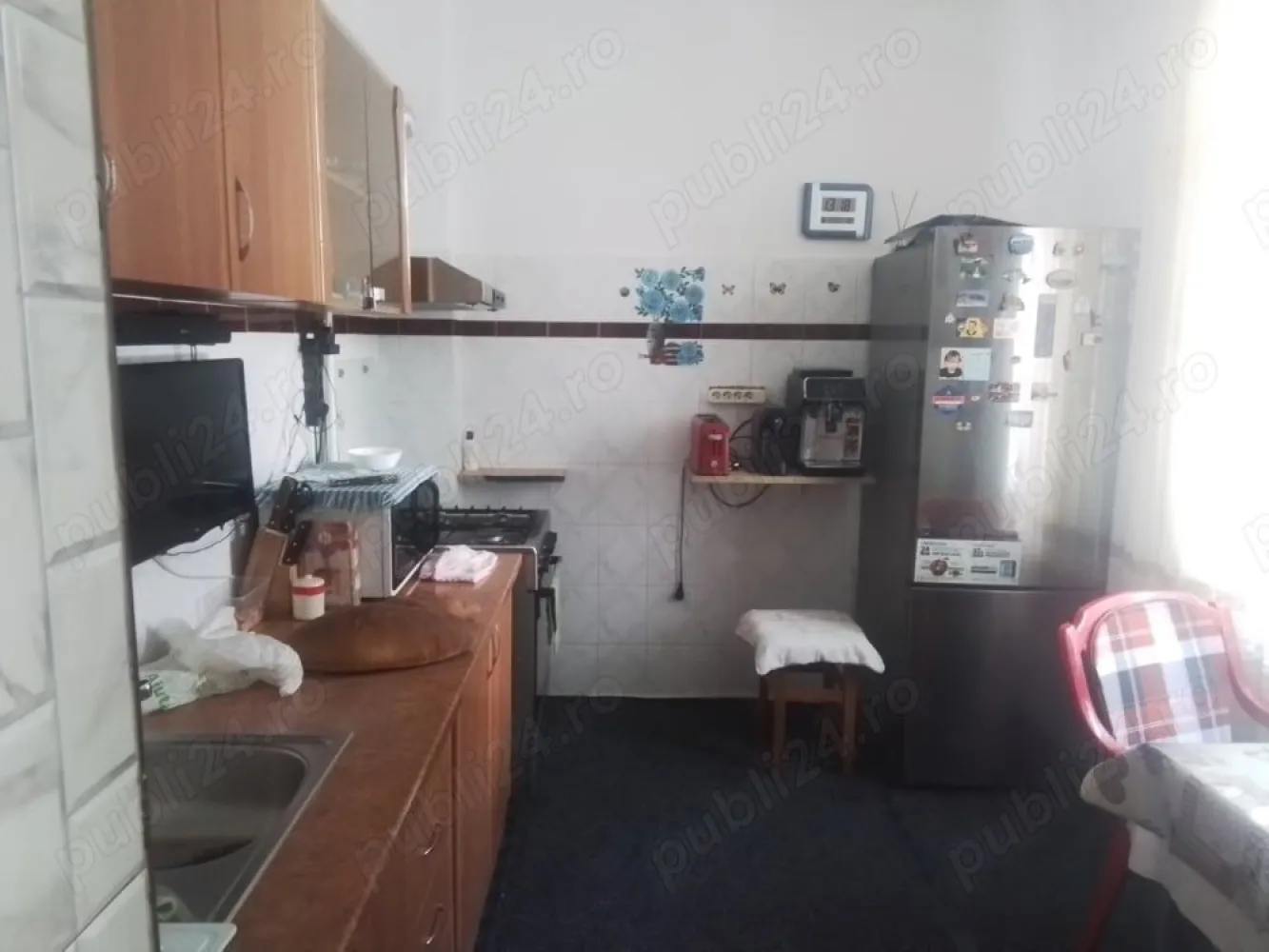 vânzări imobiliare casa - Proprietar vând parter de vila în curte comună zona Piața Alba Iulia Uniri adiacent vila are p+1suprafata de 90mp utila +cota aferenta teren sub casa pivniță + curte .toate documentele necesare și fără datorii la zi imobilul este în strada Popa nan colaborez și cu agenții imobiliare doresc seriozitate maxima.