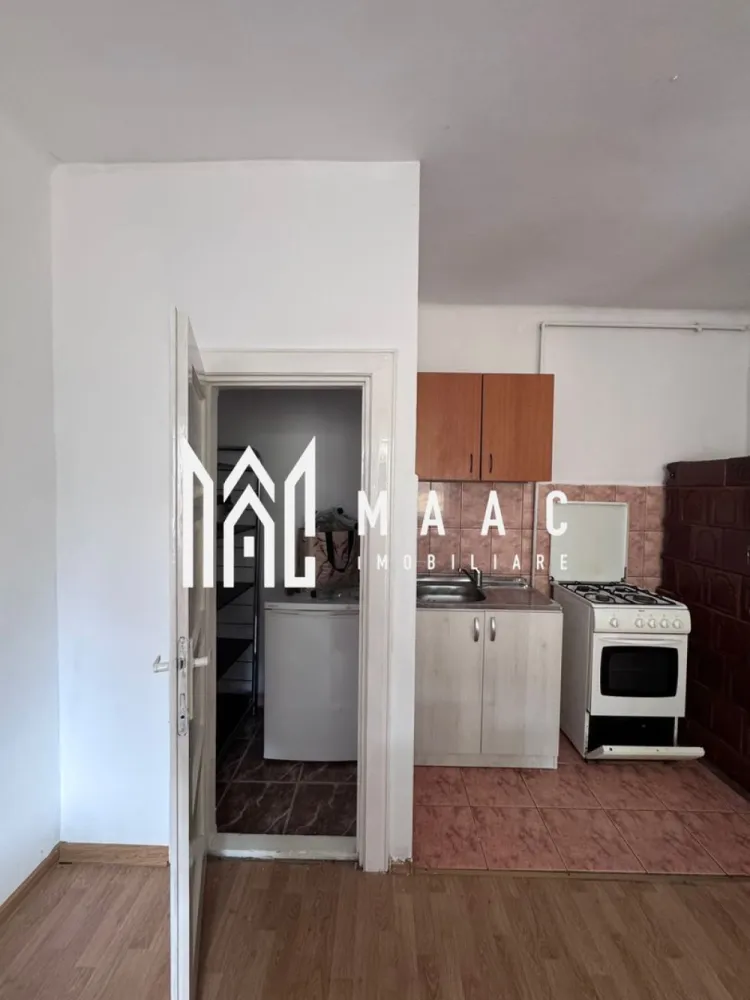 Casa individuala | 4 camere | 2 corpuri | zona Turnisor - MAAC Imobiliare vă propune spre vânzare o casă individuală compusă din două corpuri de clădire, situată în zona Turnișor, o proprietate versatilă, potrivită atât pentru locuire unifamilială, cât și pentru utilizare plurifamilială sau investiție.

Primul corp de clădire este compartimentat astfel:
-2 camere
-bucătărie
-baie
-2 căi de acces
-încălzire prin centrală termică și calorifere

Al doilea corp oferă o compartimentare eficientă:
-2 camere decomandate
-baie
-living cu bucătărie integrată
-încălzire prin centrală termică și calorifere

În partea din spate a proprietății se regăsește zona de anexe:
-grajd
-magazie
-pivniță
-bucătărie de vară
-grădină generoasă, ideală pentru diverse activități

Proprietatea permite acces auto și beneficiază de o orientare sud-est, oferind lumină naturală pe tot parcursul zilei.

Utilitățile sunt complete:
-apă (la comun)
-gaz (contorizat separat)
-curent electric (contorizat separat)

Acoperișul este din țiglă, bine întreținut, iar imobilul se poate achiziționa prin orice metodă de plată.

Pentru mai multe detalii, vă rugăm să menționați telefonic că ați văzut anunțul cu CP2779607