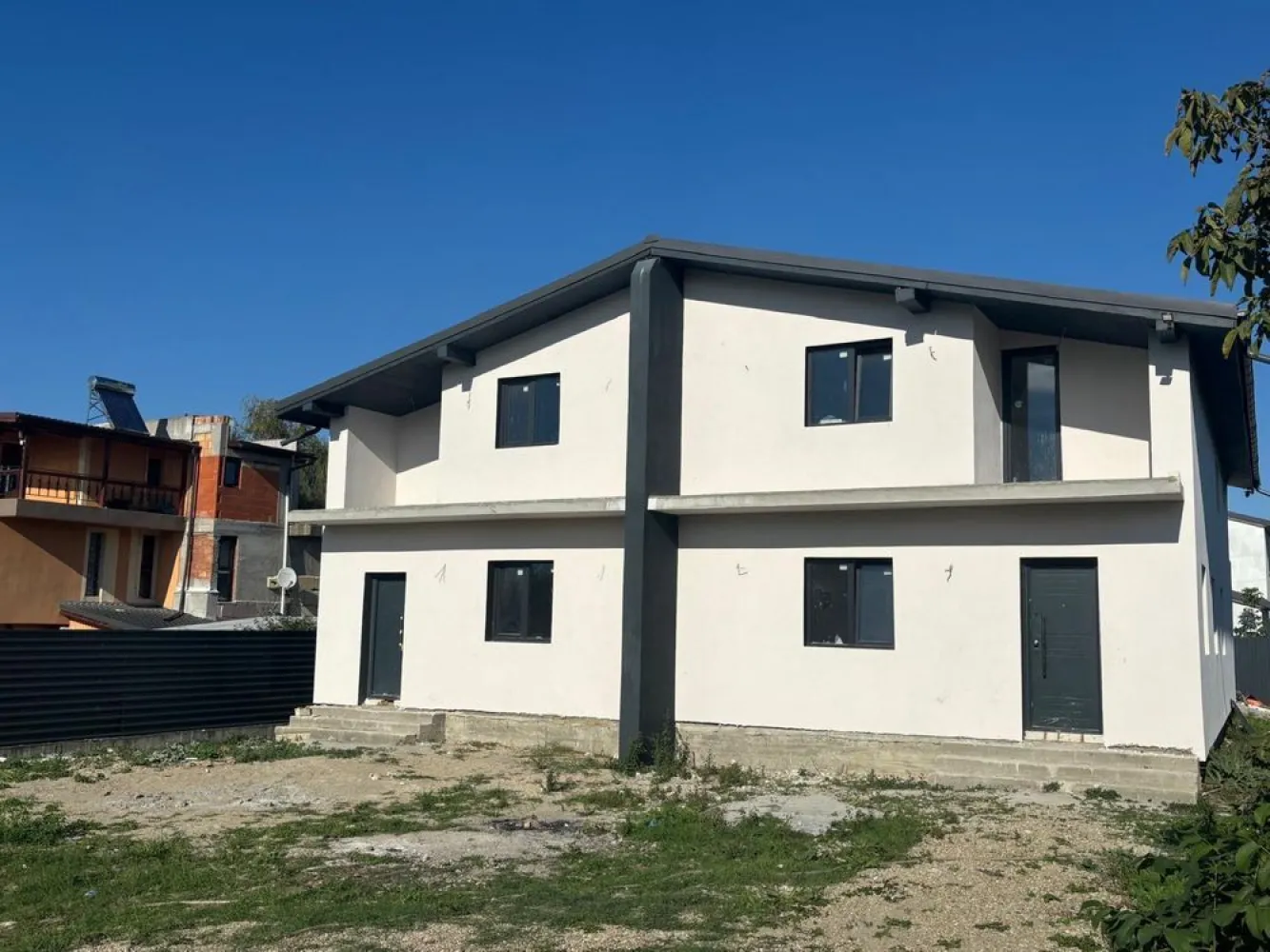 Duplex Dr.Daraban Samurcași 380MP - Duplex 380Mp 
5Camere 
2 Bai
Bucatarie inchisa
Debara 
Terasa 20MP 
Pentru mai multe detalii si poze la numarul de telefon