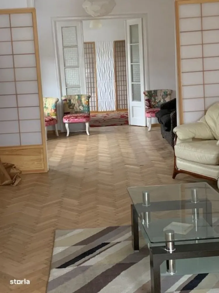 proprietar, Vand villa superba in sec 1 zona cismigiu-plevne.9 camere - proprietar Vand villa superba in zona cismigiu -plevnei. 200 mp. renovata in 2020. 
casa este formata din 2 apartamente cu intrari diferite.(toata istalatia electica a fost inlocuita si canalizarea.
la etajul 1 apartamentul este format din5 camere, parter 4 camere.
curte individuala ( apartamentele nu se vand separat)Aditional, la etajul unu ese pusa placa daca se doreste sa s construiasaca mansarda sau etaj. in zona fiind permis 4 nivele.
Suntem deschisi  si pentru firme. Ne puteti contacta la nr de tel.