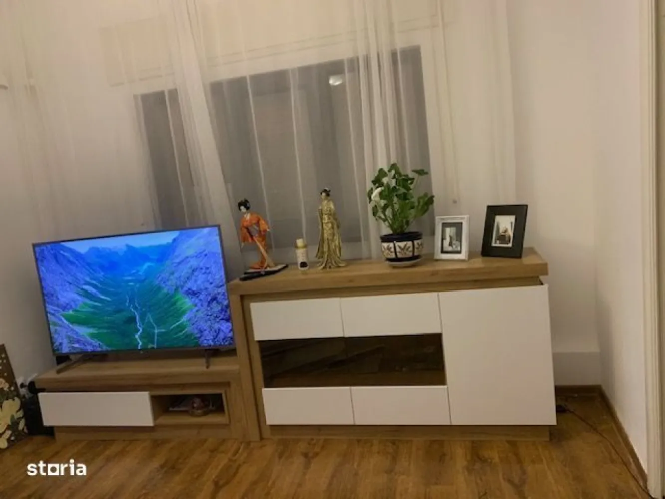 proprietar, Vand villa superba in sec 1 zona cismigiu-plevne.9 camere - proprietar Vand villa superba in zona cismigiu -plevnei. 200 mp. renovata in 2020. 
casa este formata din 2 apartamente cu intrari diferite.(toata istalatia electica a fost inlocuita si canalizarea.
la etajul 1 apartamentul este format din5 camere, parter 4 camere.
curte individuala ( apartamentele nu se vand separat)Aditional, la etajul unu ese pusa placa daca se doreste sa s construiasaca mansarda sau etaj. in zona fiind permis 4 nivele.
Suntem deschisi  si pentru firme. Ne puteti contacta la nr de tel.