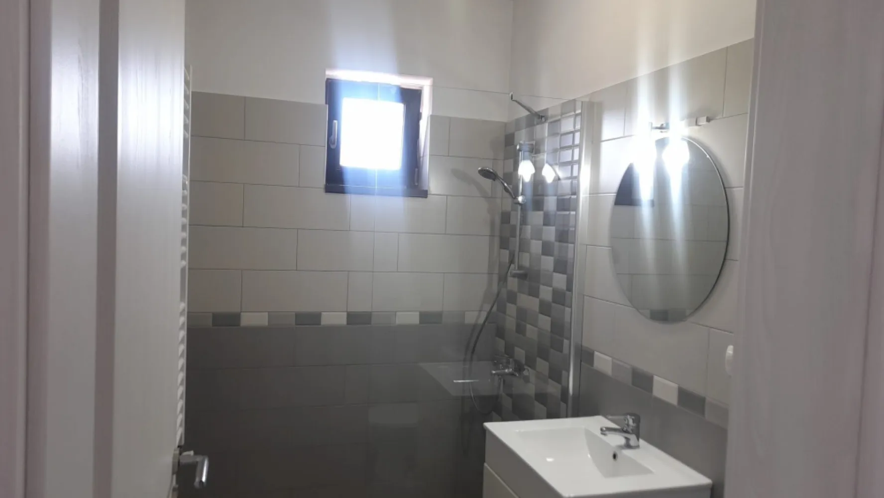 Apartament 2 camere Bucurestii Noi complet mobilat comision 0 - Apartament 2 camere etaj 3 ,complet mobilat și utilat
Gata de mutat 
An constructie 2020.toate utilitățile .
Accept credit.Comision 0
Apartamentul se eliberează din 01.12.2024
Blocul se afla pe strada Mezes 22(capat tramvai 45 stația Mezes)
Preț ușor negociabil