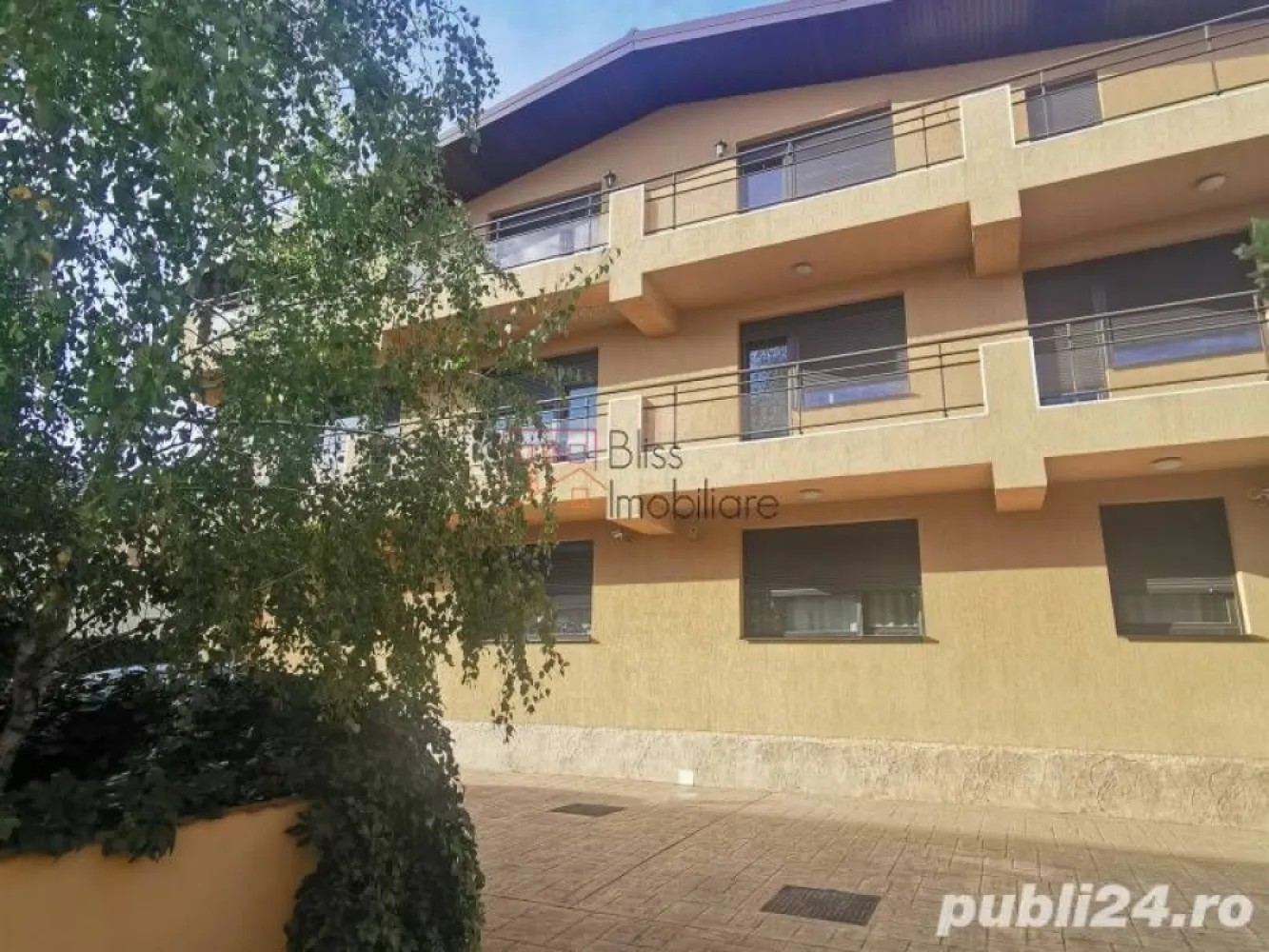 Pipera Vand Birou Locuinta Vila Casa Proprietar Comision 0% - Vand vila Pipera
Zona linistita de vile.
Teren 890 mp.
Suprafata construita 840 mp
Proprietatea are o compartimentare eficienta a spatiului.
Finisaje de calitate.
P+ET+M
Parter: Doua terase acoperite+doua bucatarii+doua camere ale centralei,camara+doua holuri+doua grupuri sanitare+doua livinguri.
Etaj:Doua dormitoare cu grup sanitar+patru dormitoare+doua grupuri sanitare+doua holuri+balcon.
Mansarda:Deschsa+doua camere tehnice+doua grupuri sanitare+balcon.
Proprietatea este compusa din doua vile in oglinda racordate independent la utilitati.
Proprietar comision 0%
Mai multe relatii la telefon0_7_6_5_4_7_5_3_5_9.
Nu raspund la mesaje.