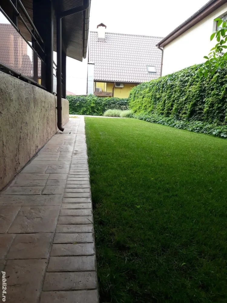 Pipera Vand Birou Locuinta Vila Casa Proprietar Comision 0% - Vand vila Pipera
Zona linistita de vile.
Teren 890 mp.
Suprafata construita 840 mp
Proprietatea are o compartimentare eficienta a spatiului.
Finisaje de calitate.
P+ET+M
Parter: Doua terase acoperite+doua bucatarii+doua camere ale centralei,camara+doua holuri+doua grupuri sanitare+doua livinguri.
Etaj:Doua dormitoare cu grup sanitar+patru dormitoare+doua grupuri sanitare+doua holuri+balcon.
Mansarda:Deschsa+doua camere tehnice+doua grupuri sanitare+balcon.
Proprietatea este compusa din doua vile in oglinda racordate independent la utilitati.
Proprietar comision 0%
Mai multe relatii la telefon0_7_6_5_4_7_5_3_5_9.
Nu raspund la mesaje.