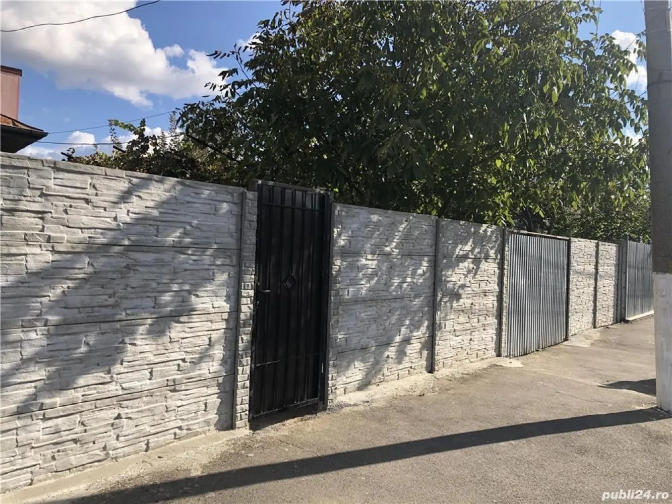 Sos Chitilei teren+casa 500 mp - Șoseaua Chitilei - Str Godeanu - Maica Teofana - vis-a-vis Leroy Merlin - Carrefour - Colosseum Mall 
Vand teren 500 mp ,deschidere 20 Mp ,toate utilitățile(apa,canalizare,electricitate,gaze)
Casa veche demolabila 
Pretabil case cuplate sau bloc apartamente
350 euro/mp