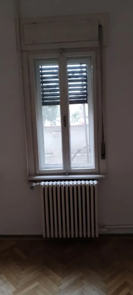 Sectorul 2 Bucuresti - Floreasca, vila 5 camere + dependinte (baie, bucatarie, camara, 2 grupuri sanitare, 204 mp, singur curte, garaj, pivnita, spalatorie, pod, incalzire centrala cu gaze/centrala proprie, la cheie.

Prefer sa fiu contactata direct de catre cumparator.