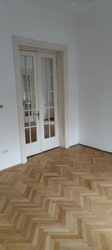 Sectorul 2 Bucuresti - Floreasca, vila 5 camere + dependinte (baie, bucatarie, camara, 2 grupuri sanitare, 204 mp, singur curte, garaj, pivnita, spalatorie, pod, incalzire centrala cu gaze/centrala proprie, la cheie.

Prefer sa fiu contactata direct de catre cumparator.