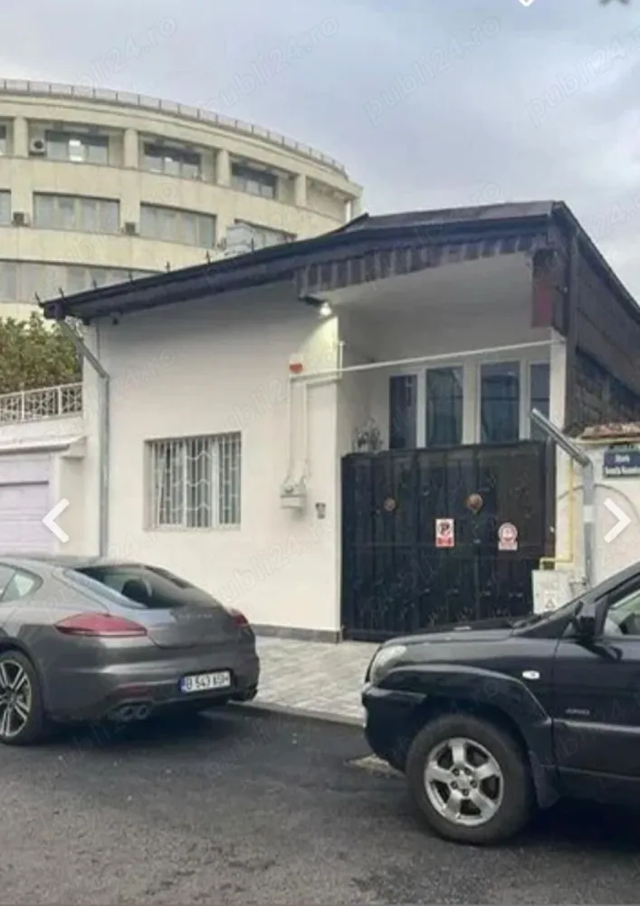 Direct proprietar casa 4 camere zona Romana fara comision - Casa renovata complet recent

4 camere

3 bai

2 bucatarii

proprietar

avi: