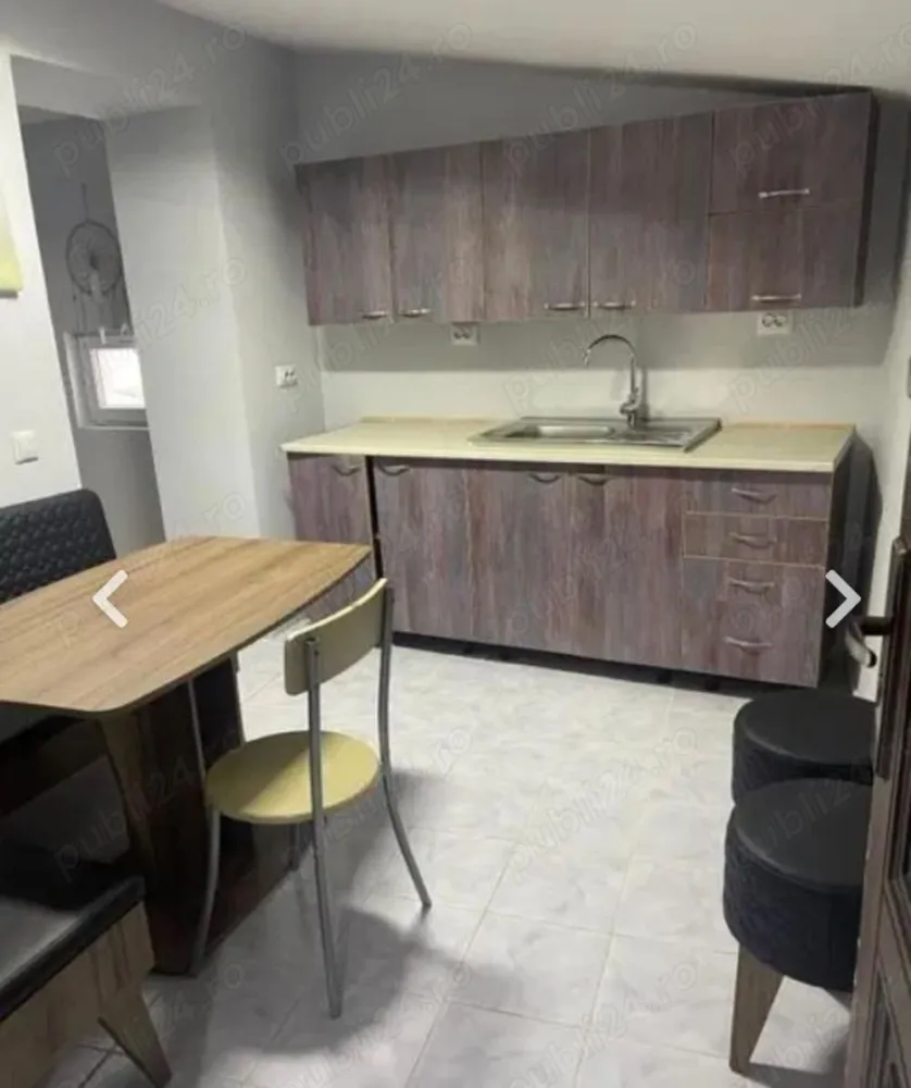Direct proprietar casa 4 camere zona Romana fara comision - Casa renovata complet recent

4 camere

3 bai

2 bucatarii

proprietar

avi:
