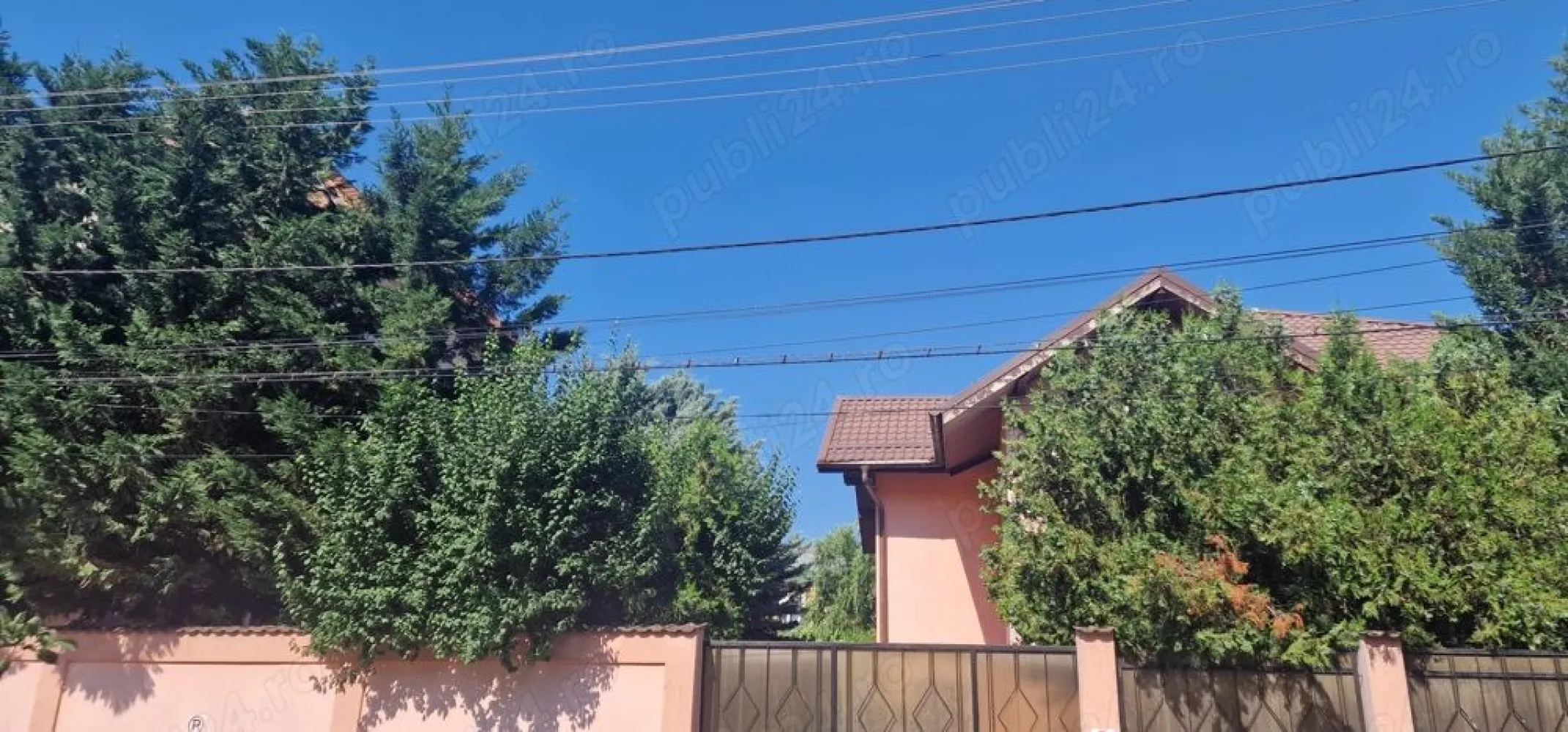 Vila zona brancoveanu , 500 mp construit si teren 820 mp - VILA ZONA BRANCOVEANU SITUATA PE UN TEREN DE 820 MP . RADIER P+3 , LA MINUS 4 METRI , SUBSOL , PARTER , ETAJ , MANSARDA . COSTRUCTIE 2008, BETON ARMAT SI CARAMIDA Wienerberger ANTISEISMICA IMPORT AUSTRIA .
11 CAMERE , 5 BAI , SPALATORIE .
POATE FI MODIFICATA SI EXTINSA CA BLOC REZIDENTIAL . TEREN : 820 MP IN URMATOAREA CONFIGURATIE 27 ML FRONT 33 ML LUNGIME .