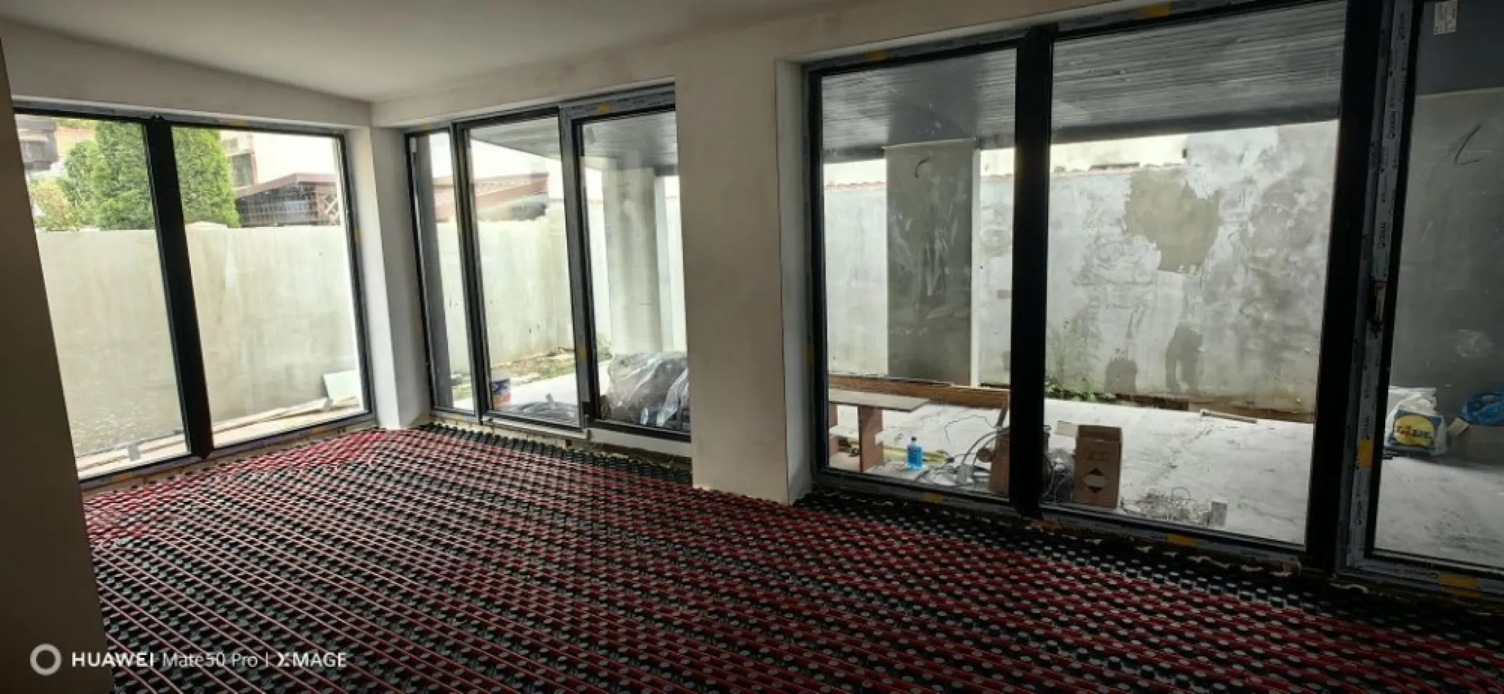 Direct proprietar casa individuala Barbu Văcărescu - Direct proprietar, Ofer spre vanzare casa individuala cu suprafata de 200 mp (P+1) 4 camere , 3 dormitoare , 3 bai , living spatios de 46 mp , bucatarie , 1 terasa de 24 mp , situata pe o strada cu sens unic fara trafic , zona linistita.Casa se afla in renovare completa cu termen de finalizare luna septembrie. Acces rapid la mijloace de transport , locatii in imediata apropiere : parcul baza sportiva Tei , Pescariu , parcul Verdi .

Preț 449000 euro.
