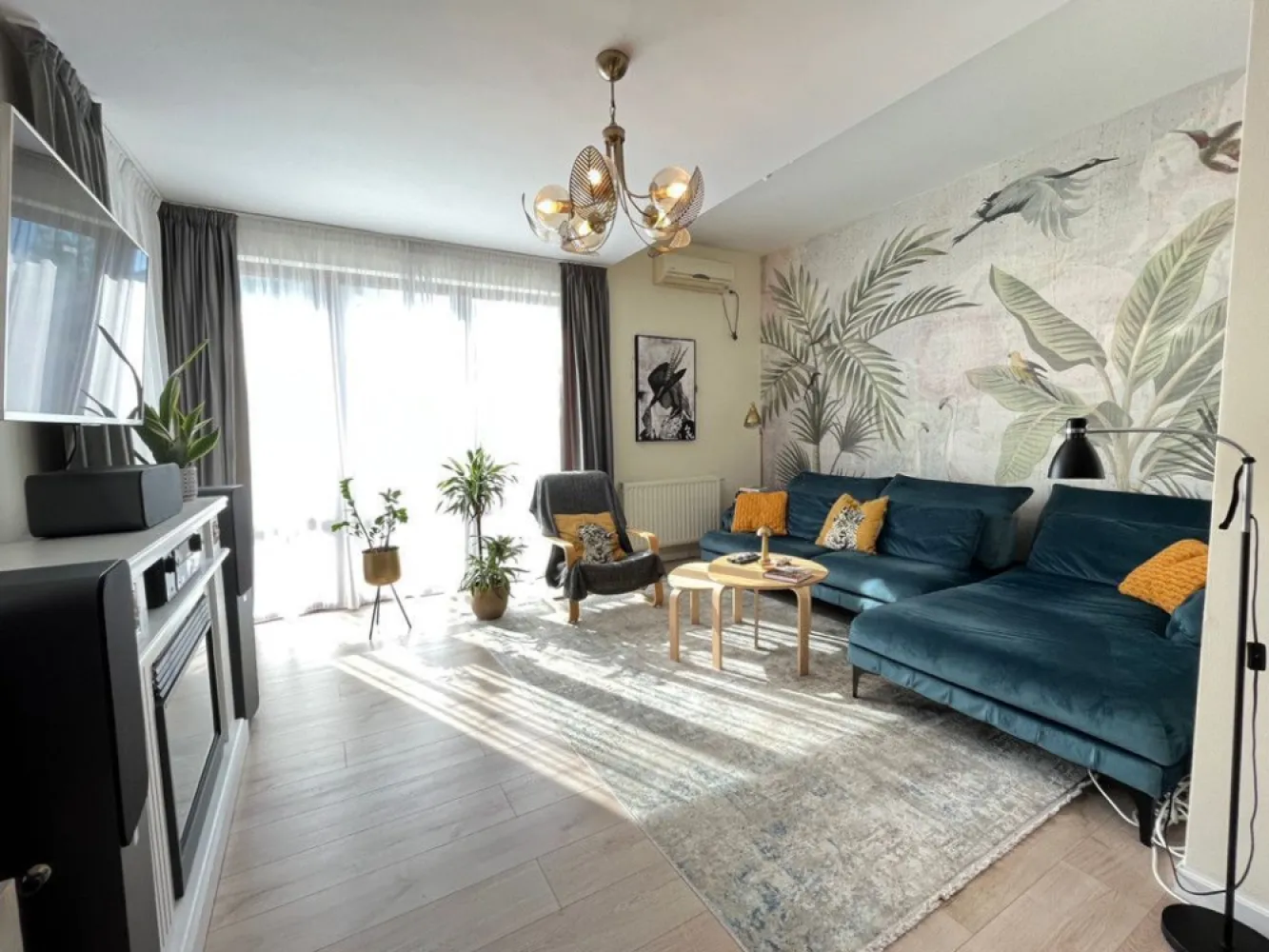 Pipera | Vila 5 Camere | Individuala | Renovata | Garaj - Va propun spre vanzare o casa primitoare, luminoasa, situata intr-un complex rezidential linistit din Pipera, cu vegetatie matura, alei interioare incapatoare, format din numai 40 de case (majoritatea individuale).

Youtube Video - Exterior: youtube.com/watch?v=CCteRBr-jWk
Youtube Video - Parter: youtube.com/watch?v=sqgVOp78U5g
Youtube Video - Etaj: youtube.com/watch?v=wQkNKOPps-w

Tip vila: individuala
P + 1E + Pod amenajat si incalzit + Garaj incalzit
An constuctie: 2007
Renovata la interior: 2023-2024 
Suprafata teren: 410 mp
Amprenta la sol: 127mp (incluzand garajul)
Suprafata totala: 180mp (incluzand garajul, terasa inchisa)

Dormitoare: 4 (transformate in 3, obtinandu-se un matrimonial de 31mp cu zona de dressing de 13 mp)
(se poate reveni foarte usor la configuratia de 4 dormitoare prin montarea unui simplu perete de rigips, fiind pastrate intrarile separate)

Parcare - 5 locuri: 
- 1 loc de parcare in curte, 1 loc de parcare in garaj, 3 locuri de parcare in fata proprietatii

Parter - 105mp:
- Living + Dining: 27mp
- Bucatarie open space: 11mp
- Dormitor/Birou: 12mp
- Baie renovata modern, cu cabina de dus: 4,5mp
- Camara/Debara/Birou: 4,5mp
- Garaj incalzit si cu sursa de apa calda/rece: 16,5mp
- Terasa inchisa cu structura de aluminiu si usi termopan glisante: 14mp
- Hol + scara: 14mp

Etaj - 73mp:
- Dormitor matrimonial cu dressing imens, obtinut din alipirea a 2 dormitoare: 31mp (+ balcon 3mp)  (poate fi restructurat inapoi in 2 dormitoare de aprox. 15mp fiecare prin montarea unui simplu perete de rigips la mijloc, fiind pastrate 2 intrari separate)
- Dormitor: 15mp (+ balcon inchis 3,7mp)
- Baie moderna cu cada, cabina de dus, 2 chiuvete, geam Velux mare: 9mp
- Hol + scara: 11mp

Pod:
- Pod incalzit, circulabil, cu 2 geamuri mici, amenajat cu parchet, lambriu pe tavan si pereti: 20mp

Curte:
- amenajata cu roluri de gazon artificial pentru o intretinere usoara si un aspect placut chiar si pe timp de iarna
- foisor + gratar de piatra
- magazie depozitare
- leagan
- pomi fructiferi: prun, par, meri, cires
- gard viu vesnic verde pe latura din spate

Proprietatea se vinde partial mobilata 
(bucatarie si bai echipate complet, canapea coltar, masa lemn facuta pe comanda + scaune dining, corp pantofar + cuier facut pe comanda, dressing de 13mp, pat matrimonial 180x200)

Dotari:
- Inlocuit parchetul in toata casa, scara interioara reconditionata
- Renovat complet ambele bai si bucataria
- Schimbat tamplaria exterioara cu profile PVC Salamander GreenEvolution clasa A cu 6 camere de izolare 
- 4 aparate de aer conditionat
- Sistem de supraveghere video cu 8 camere
- Sistem de alarma
- Put propriu in curte, pe langa posibilitatea conectarii la statia generala de pompe a cartierului
- Centrala termica Vaillant + boiler 120 litri

Zona:
- Localizata in renumita zona Pipera pe Strada Vasile Alecsandri, ferita de zgomotul produs de trafic
- Complex de vile securizat, loc de joaca pentru copii
- Cartier aerisit, alei interioare late, avand si avantajul vegetatiei mature
- Vecinii sunt de buna calitate, iar linistea si bunastarea proprietarilor sunt la ordinea zilei
- Multiple optiuni pentru gradinite si scoli intr-o raza de cativa km

Ofer si cer seriozitate.
Nu doresc repostarea anuntului, multumesc pentru intelegere!

Pentru detalii nu ezitati sa ma contactati.

Va astept cu drag la vizionare!