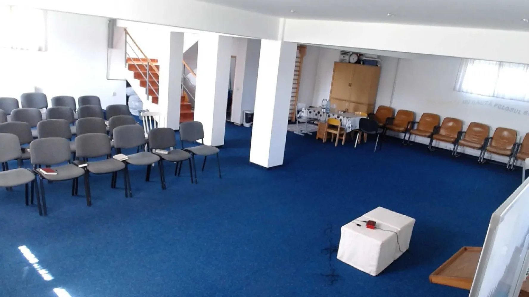 Clădire Dem+P+1+M, Dantelei - Apartamente, Clinică sau Birouri, 450 mp - Str. Dantelei x Str. Alexandru Bocăneț 1, Sector 5, București, Linie autobuz: 185; cu stație în apropiere

Clădire Dem+P+1+M:
• Interior: Mobilat utilat în stare bună
• Suprafață utilă: 450 mp distribuiți pe etaje
• Spațiul poate fi transformat în:
- 4 apartamente de aproximativ 100 mp fiecare, sau
- O clinică, sau
- Birouri pentru firmă, demisolul fiind ideal pentru conferințe și festivități.

Suprafață utilă pe etaje:
• Demisol: 113,37 mp
• Parter: 115,57 mp
• Etaj: 113,69 mp
• Mansardă: 107,75 mp
• Casa este racordată la toate utilitățile

Teren aferent: 500-600mp

Se poate și închiria