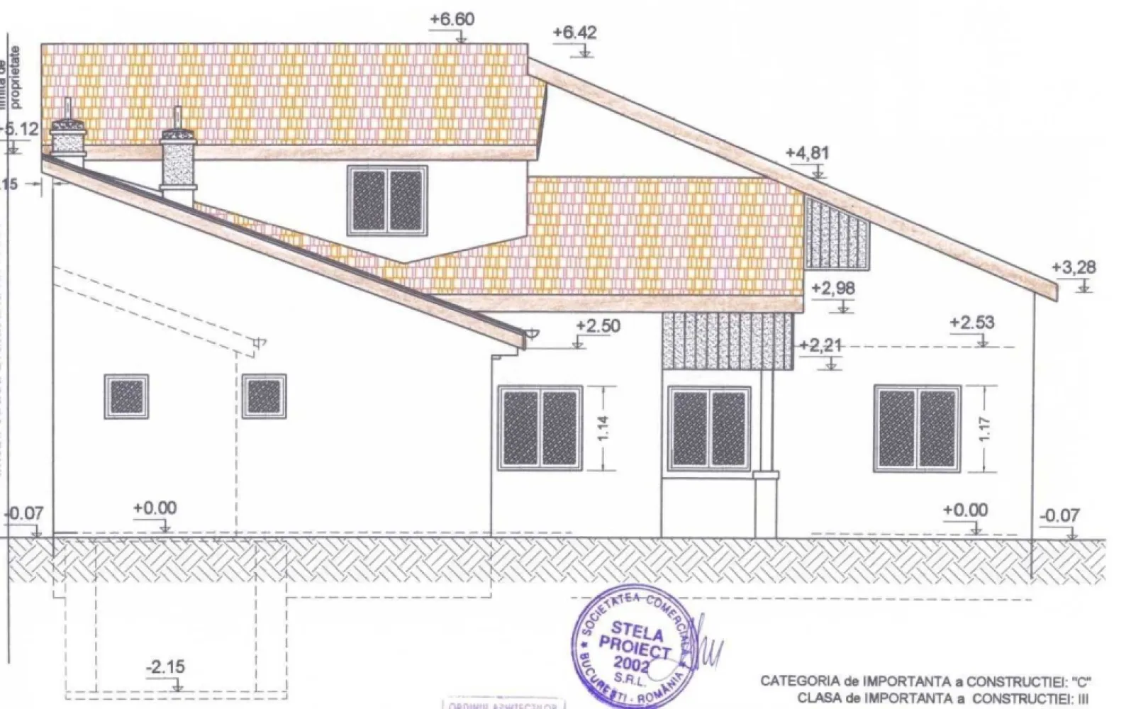Casa cu teren 570/650 mp sect 5 Antiaeriana int. Alexandriei - Proprietar, ofer teren 570 mp situat in spatele bisericii Sf. Parascheva de la intersecția dintre Antiaeriană, Alexandriei si București-Magurele, cu casa 170 mp parter + 135 mp mansarda neamenajata, + sera beton cu piscina 75 mp cu acoperis transparent, incalzita. Mai este disponibila suplimentar o parcela de 80 mp in continuarea terenului spre vest cu constructie 100% pe toata suprafata, garaj +magazie demolabile, caz in care se mai adauga 32.000 euro la preț si pe parcela rezultata de 650 mp in total se poate demola si contrui un bloc sau alte variante de investitie/utilizare, Se poate locui, inchiria, sediu firma, sau mixt, mici spatii comerciale partial/partial locuit. Casa are doua grupuri sanitare, un dormitor, un birou, un open space de 40 mp cu 3 sectiuni -draperii, doua intrari separate, bucatarie, camara, atelier, garaj izolat cu gresie, încălzire (sala de fitness), parcare betonata pentru 10 masini in curte (momentan exista un solar demontabil pe 65 mp din parcare), bunker 8 mp, 3.5 m adancime cu acces prin curte, subsol 7 mp cu gresie, finisat. Geamuri termopan, gresie, faianta, parchet, incalzire cu 3 surse: centrala gaze, centrala lemne, aer conditionat. Necesita zugravit, mici reparatii la pereti. Curent electric, gaze, apa retea + apa put irigatie. Deschidere 37 m cu orientare spre sud, adancime teren ~15m. Doua porti de acces la extremitatile estica si vestica, una pietonala + una auto 4 m deschidere, automatizata electric cu telecomanda, include si o a doua poarta pietonala. Ofer proiect de supraetajare a constructiei actuale pentru care am obtinut autorizatie de construire dar a expirat intre timp, trebuie redepus daca se doreste supraetajare. Pretul oferit este cu eliberare in 8 luni. Se poate negocia si pentru eliberare mai repede.

In apropiere se gasesc magazine, multiple mijloace de transport in comun, parcuri,
malluri:
-Hypermarket Carrefour Alexandriei la 400 m
-Kaufland 300 m,
-10 magazine alimentare la 50 m
-Lidl Teius 800m
-Piata Rahova 1.6 km
-Piata Pucheni 2.5 km
-Carrefour Vulcan 2.6 km
-Liberty Mall 3 km
-Auchan Drumul Taberei 3 km
-Mall Afi Palace Cotroceni 3.5 km
-250 m tramvai 32 zona Unirii
-200 m autobuz 226 Piata Romana
-400 m troleibuze 91,96 Gara de Nord
-statiile de metrou Orizont si Academia Militara 3.2 km
-Parcul Carol 4.2 km
-Parcul Tineretului 4.3 km
-Gradina Botanica 4.5 km
-Parcul Izvor 4.7 km
-Parcul Cismigiu 5km
-Parcul Moghioros 5.5 km
In viitor, conform proiectelor urbanistice in desfasurare, va exista in zona si metrou pe
linia Bragadiru – Voluntari, un drum expres care va face legatura cu strada Brasov din cartierul Drumul Taberei iar soseaua Bucuresti-Magurele se va extinde pe patru benzi asa cum este deja in segmentul din Magurele.
Proprietatea are cadastru si intabulare. Mai multe detalii si fotografii la cerere.