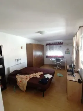 Casă la curte București sector 4
