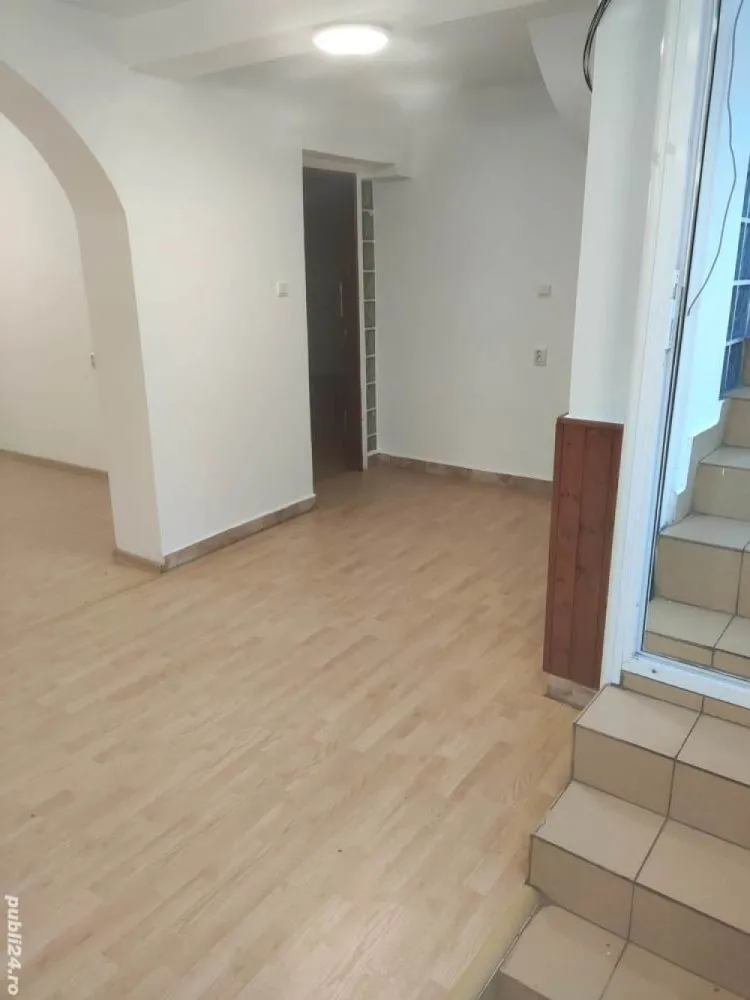 Vând casă vilă renovabilă Băneasa - Vând casă vilă renovabilă Băneasa fară curte
Wc la parter și la etaj, 3 camere la etaj, două la parter și un hol mare, scară interioară, terasă 13,89 mp. Zonă liniștită în apropierea lacului și a universității Bioterra. Aproape de autobuz.
Direct de la proprietar, exclus intermediar. Prefer contactul în scris pe whatsapp.

Amprenta la sol 89,24 mp
Demisol 17,52 mp
Suprafața desfășurată a construcției (suprafață utilă) 135,13 mp
An finalizare construcție 2000
Suprafață teren 82 mp